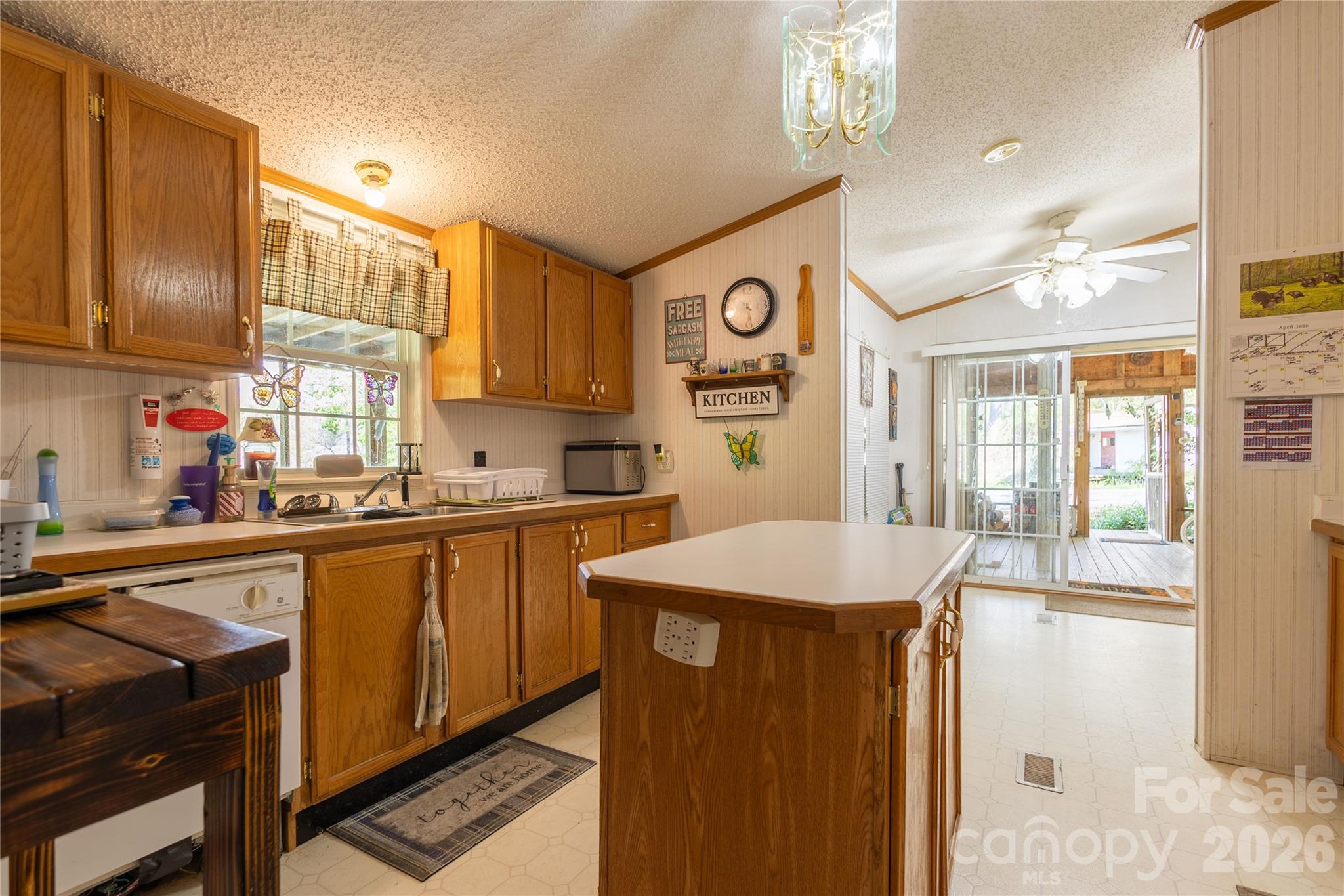 261 Groves Parkway — Union Mills