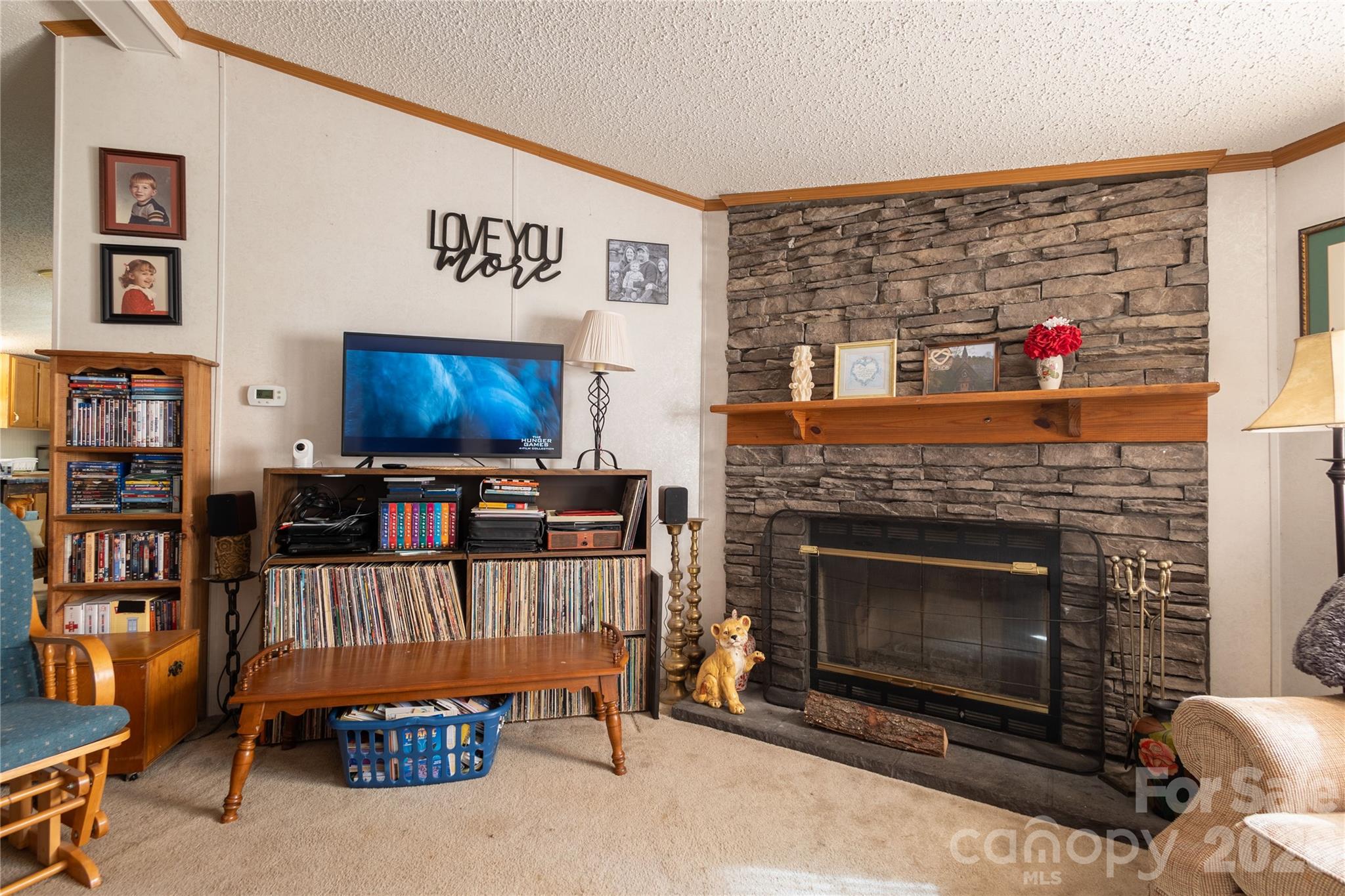 261 Groves Parkway — Union Mills