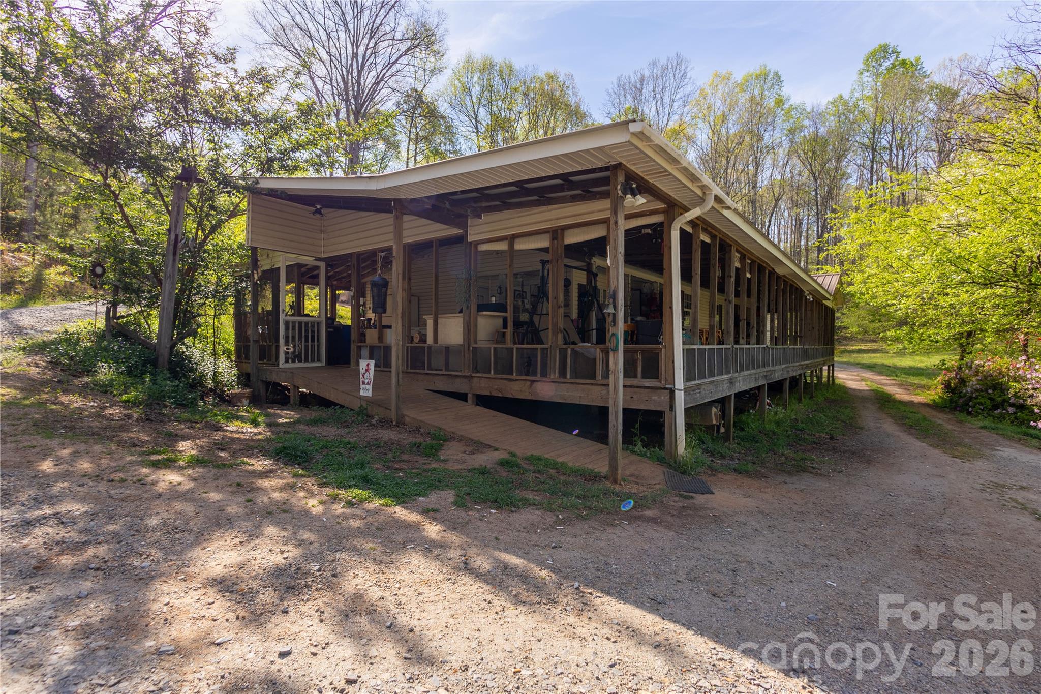 261 Groves Parkway — Union Mills