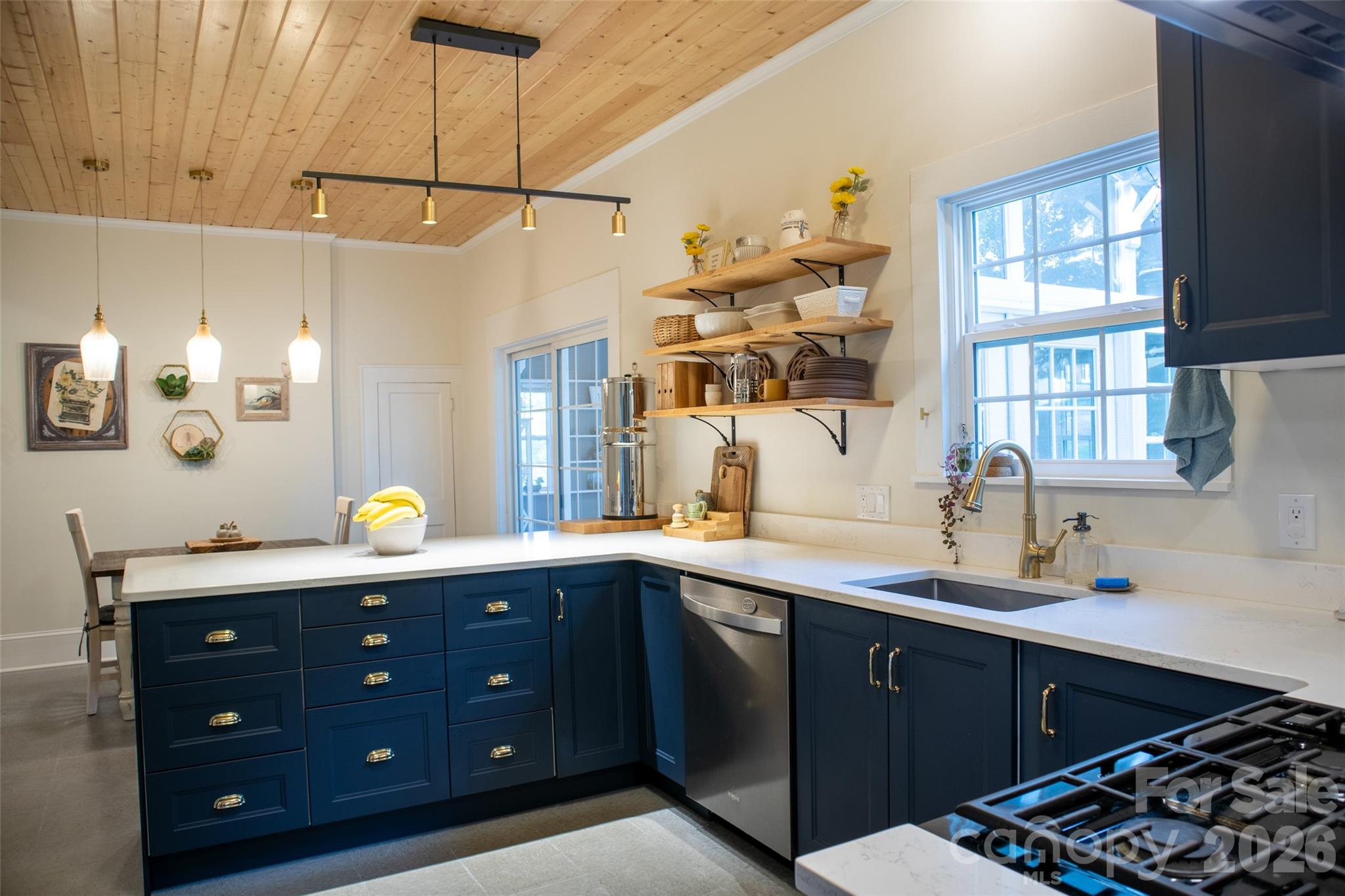 102 Cuthberson Street — Morganton