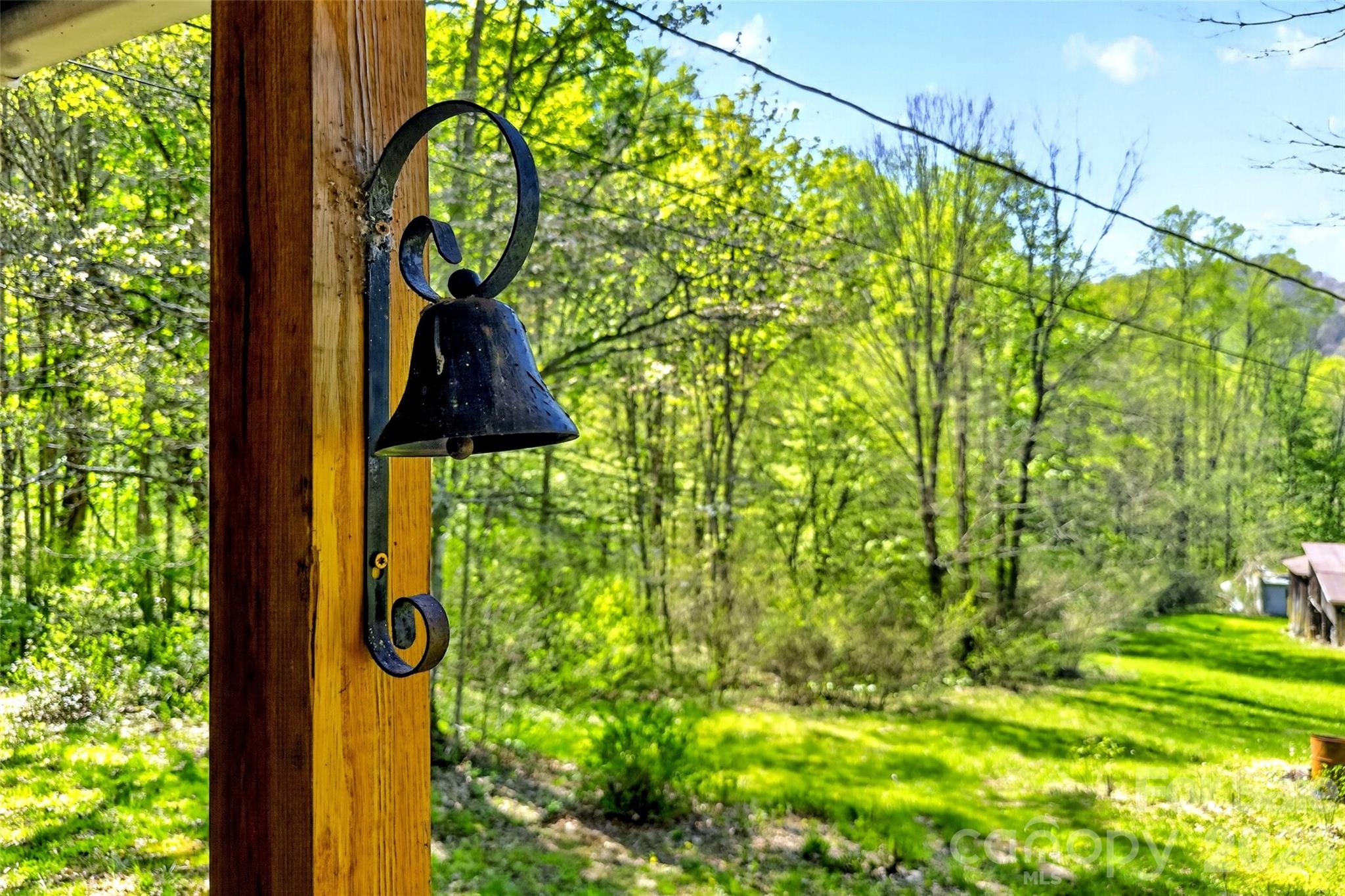 488 Cad Campbell Road — Bakersville