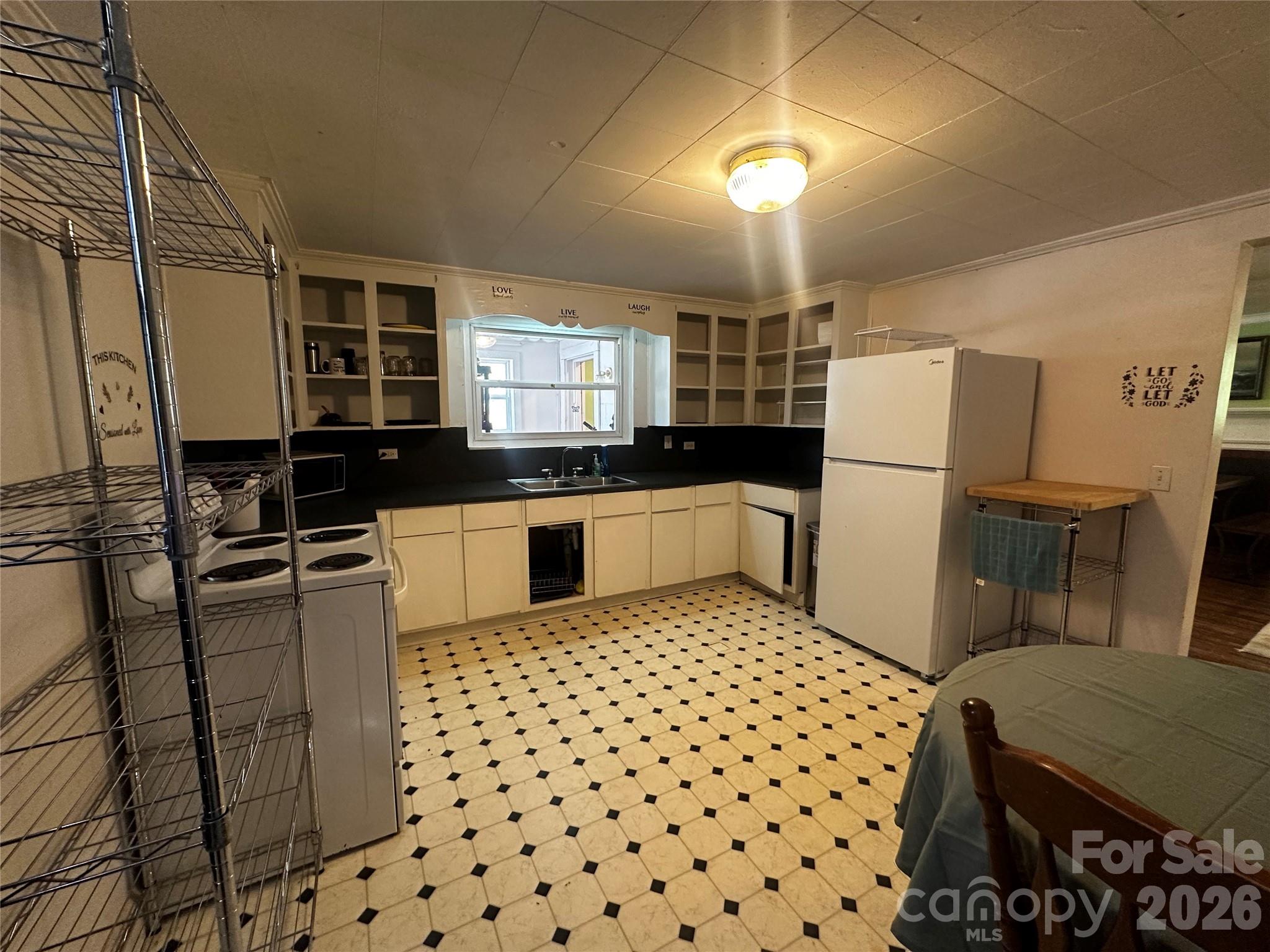 7 Poplar Drive — Spruce Pine