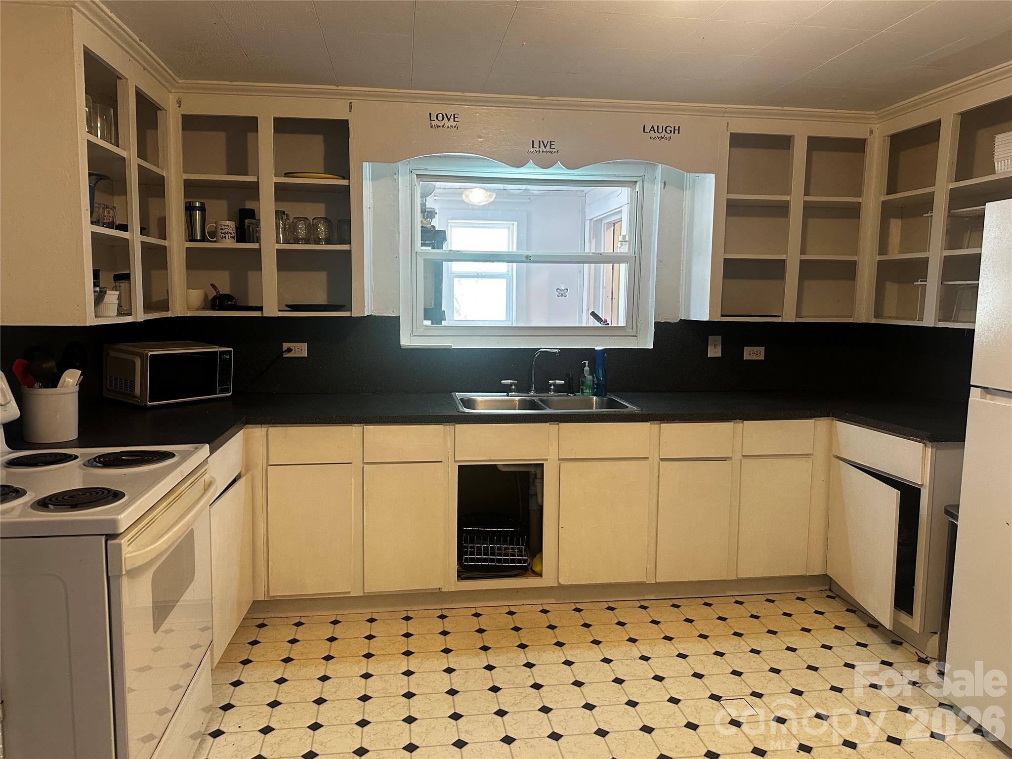 7 Poplar Drive — Spruce Pine
