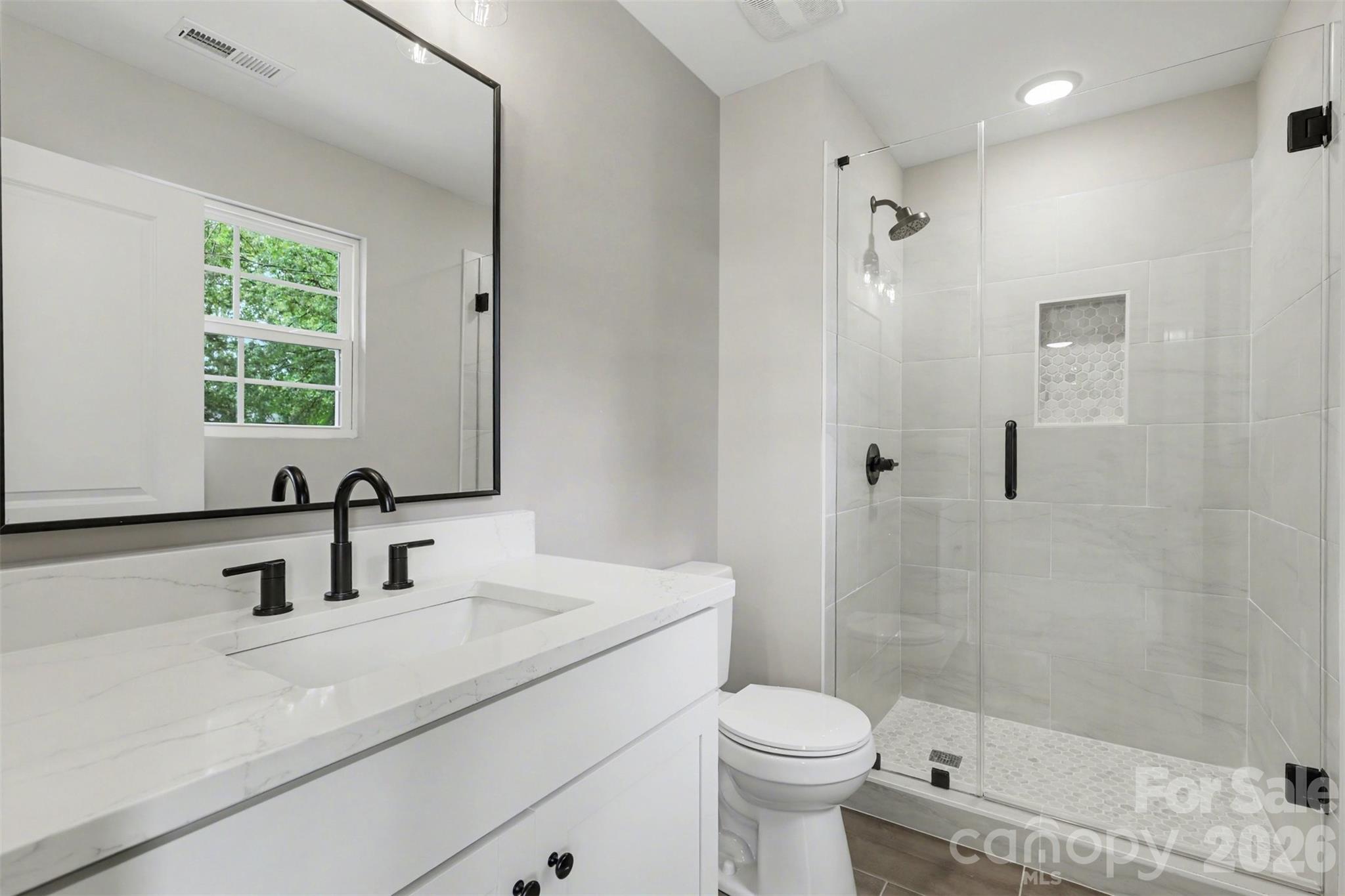 112 E Hilltop Drive — Gastonia