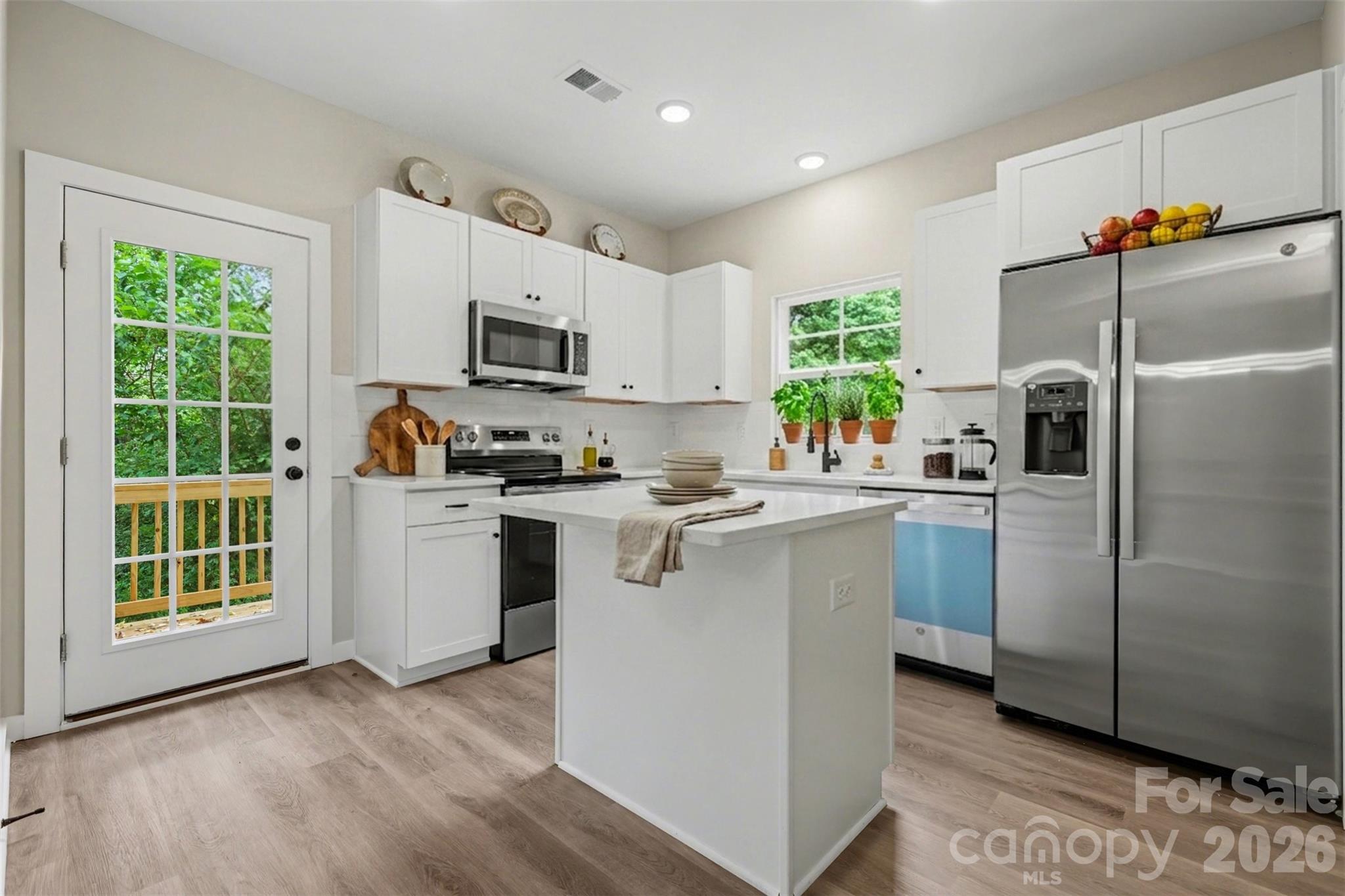 112 E Hilltop Drive — Gastonia