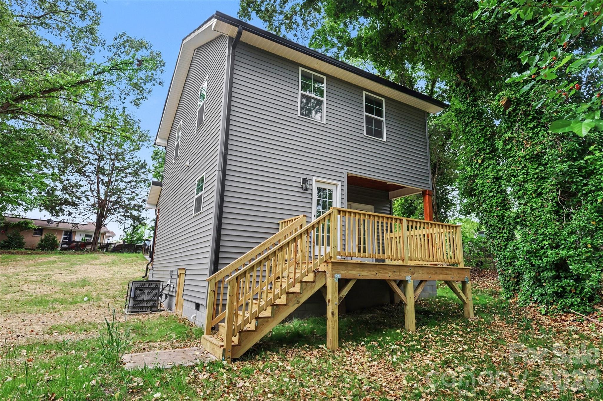 112 E Hilltop Drive — Gastonia