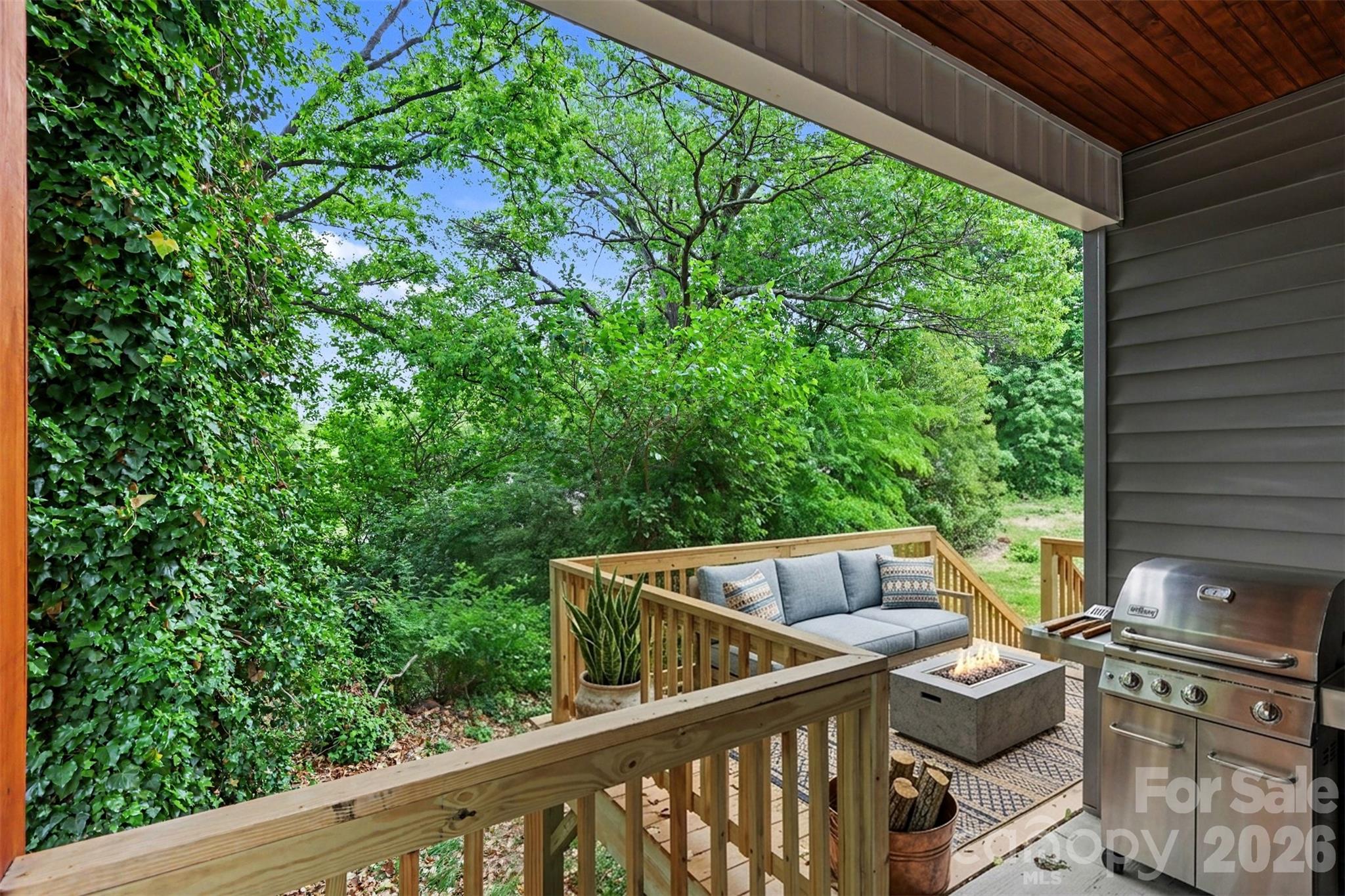 112 E Hilltop Drive — Gastonia