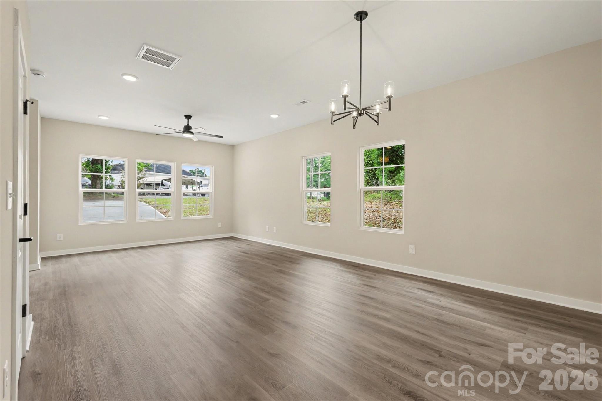 112 E Hilltop Drive — Gastonia