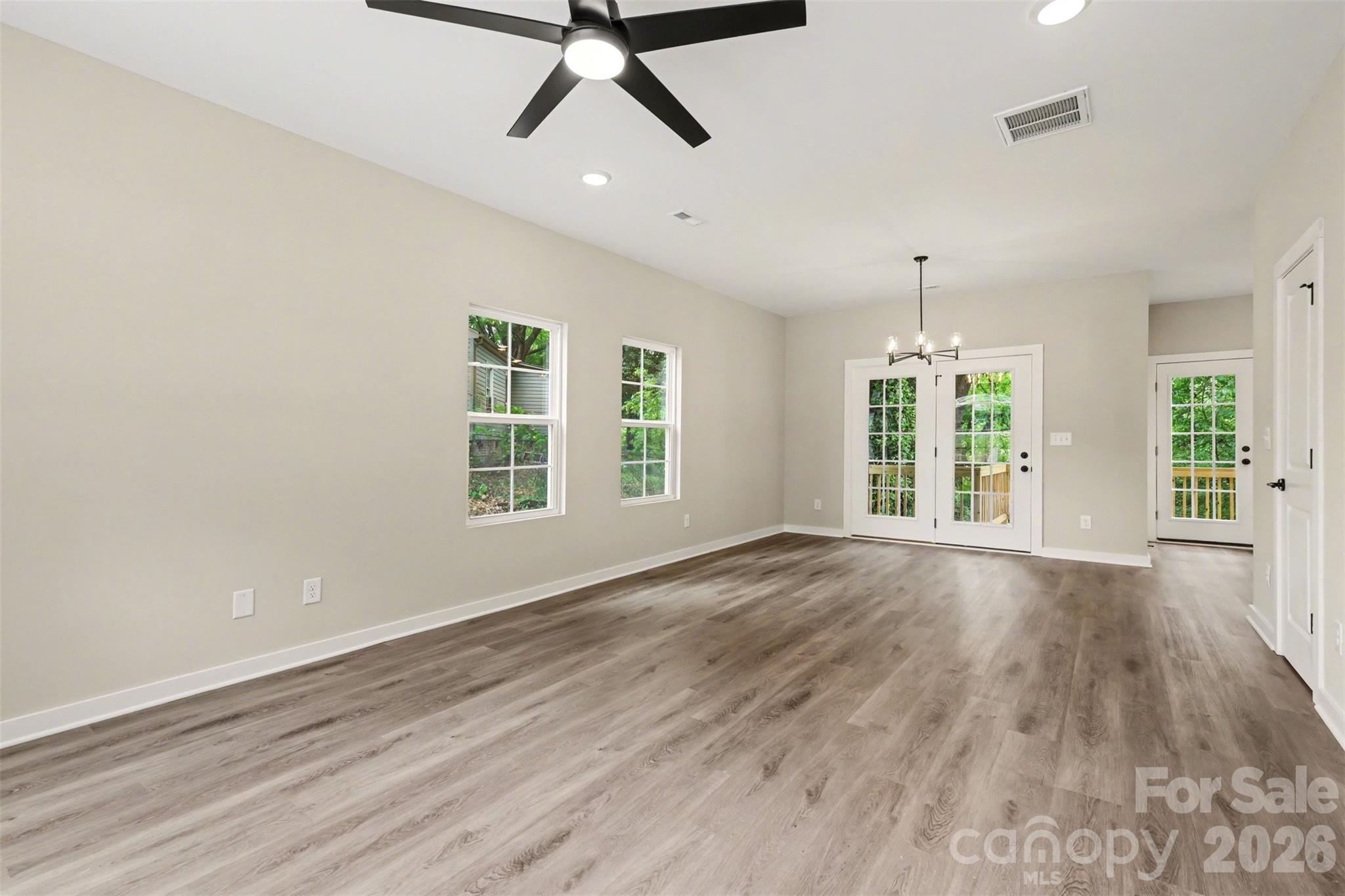 112 E Hilltop Drive — Gastonia