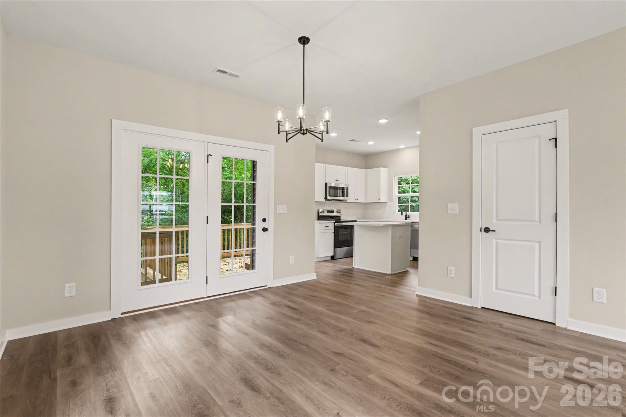 112 E Hilltop Drive — Gastonia