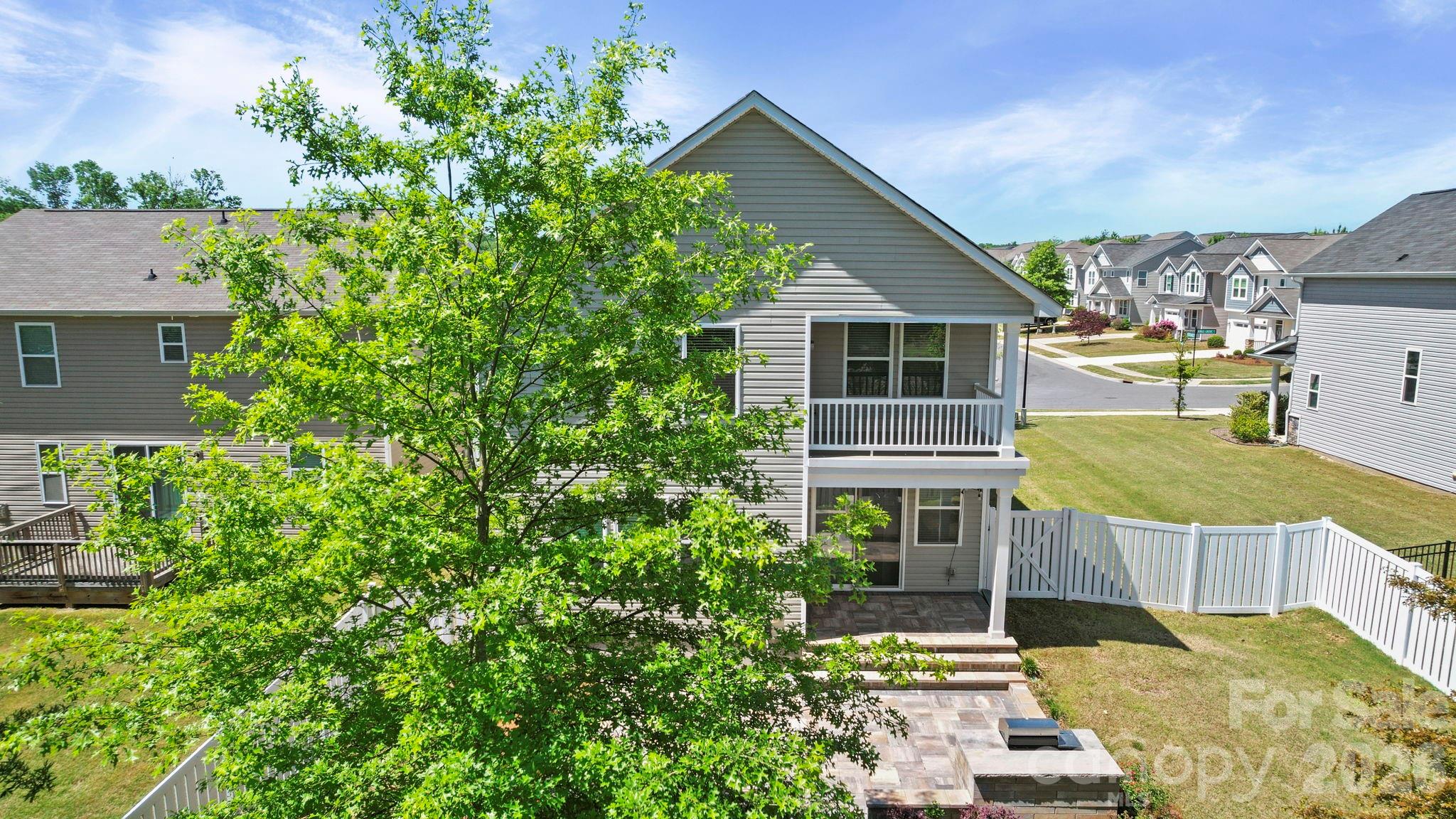 1406 Kings Grove Drive — York