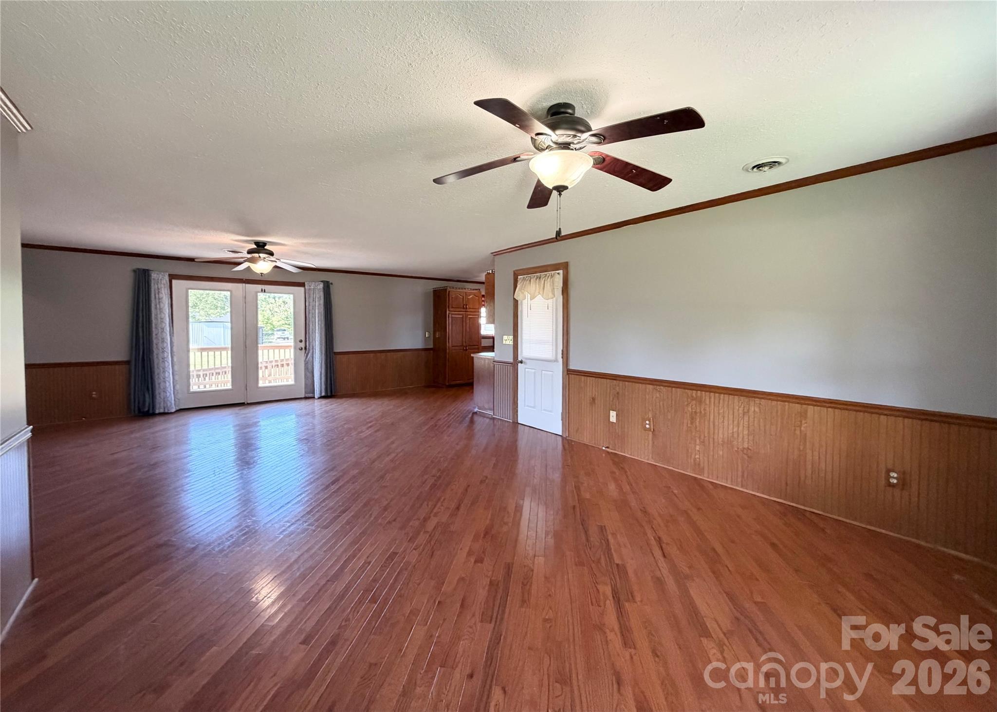 372 Ferry Road — Forest City