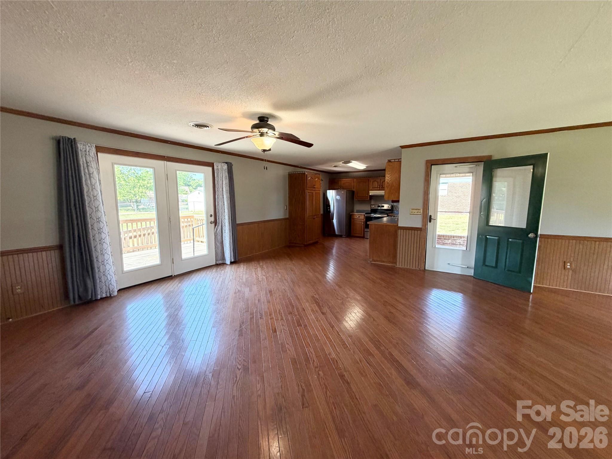 372 Ferry Road — Forest City