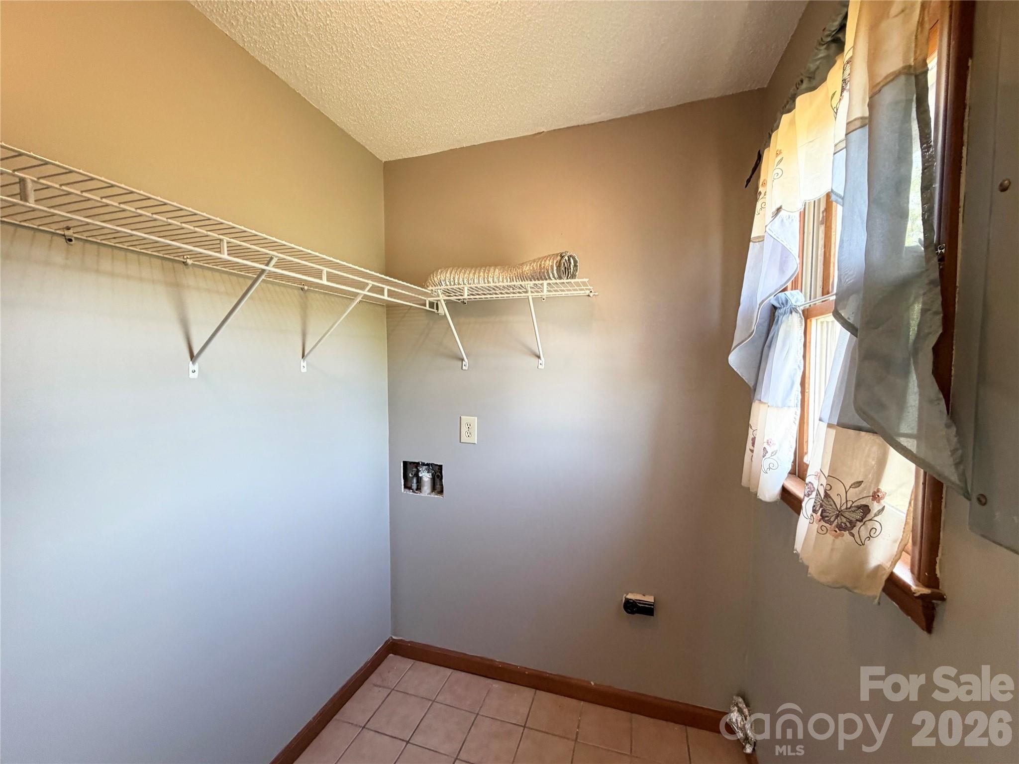 372 Ferry Road — Forest City