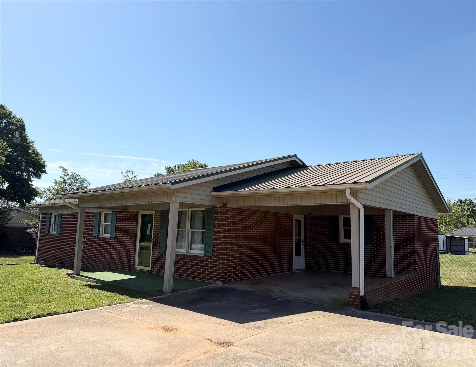 372 Ferry Road — Forest City