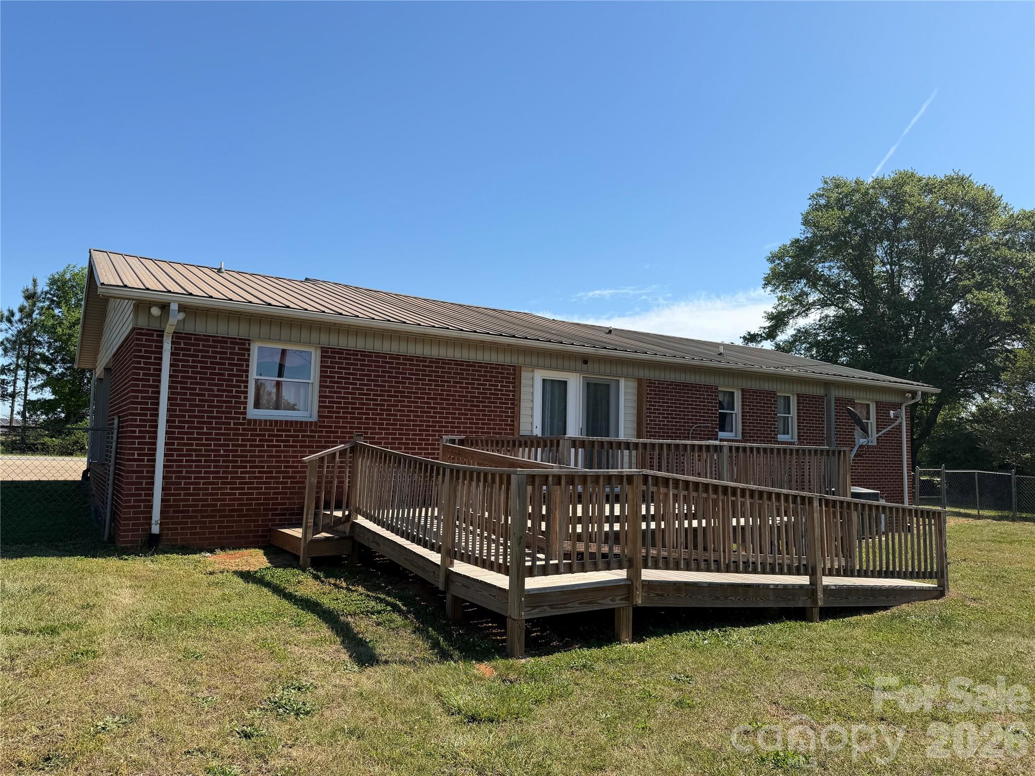 372 Ferry Road — Forest City