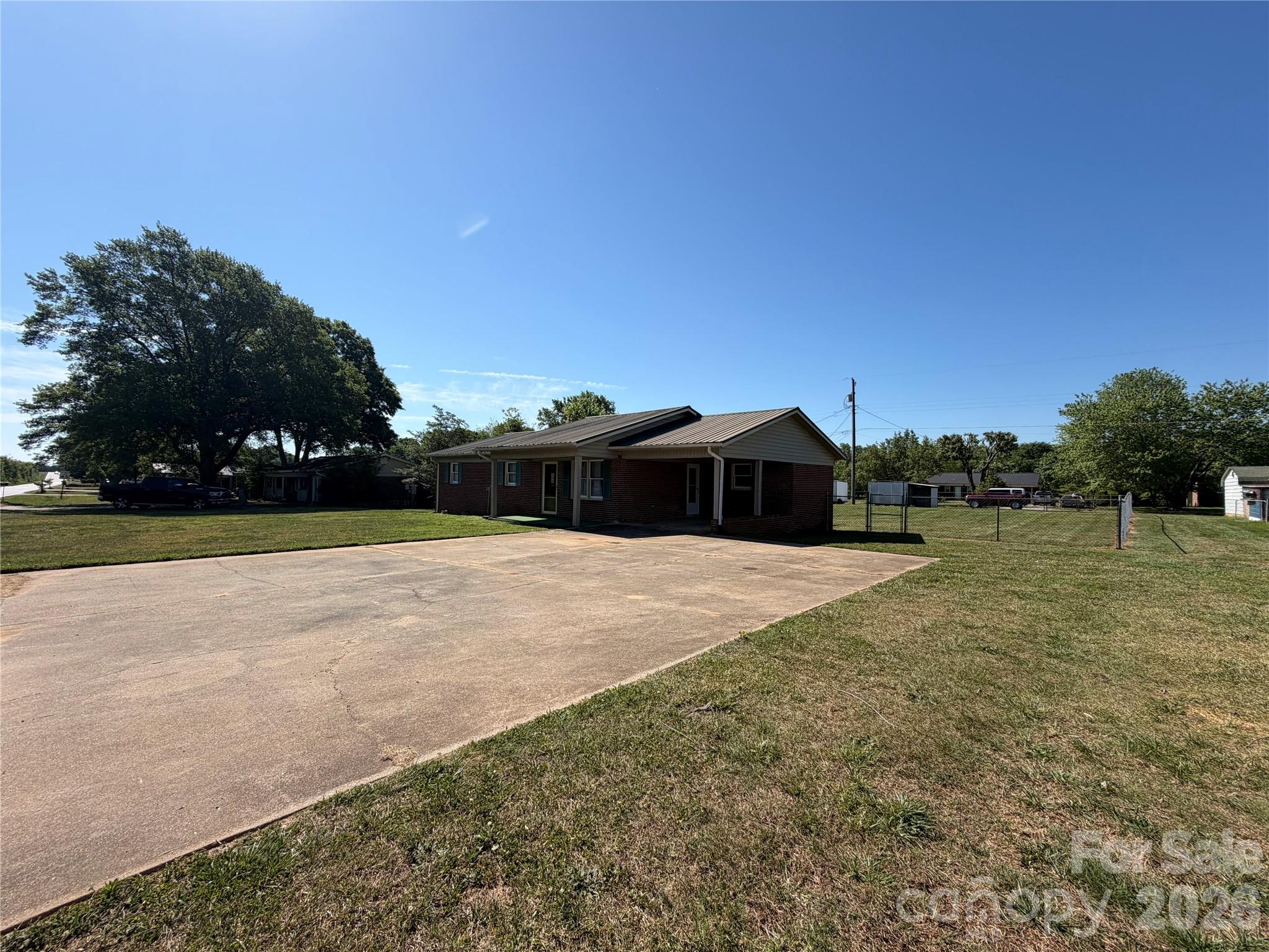 372 Ferry Road — Forest City