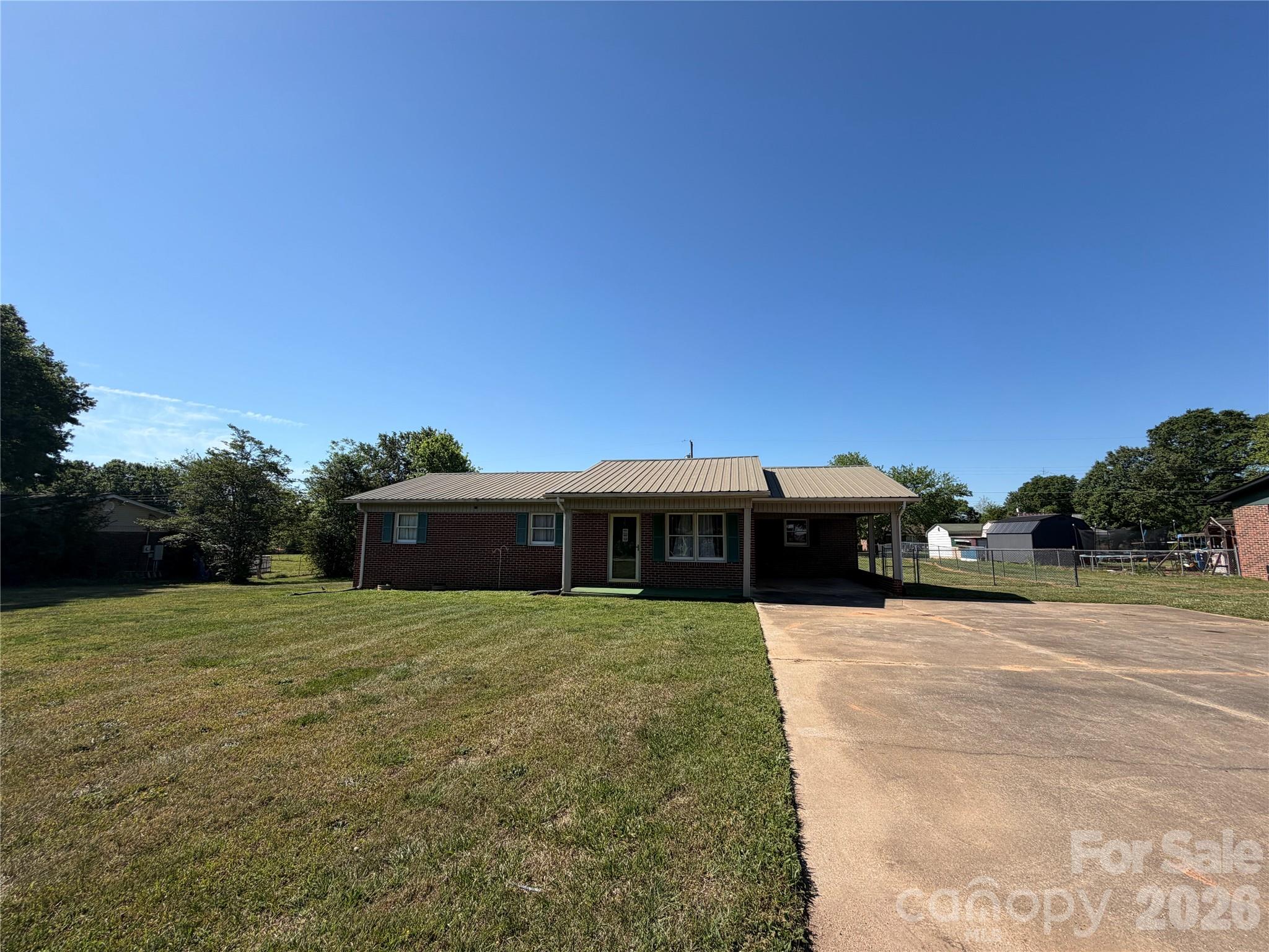 372 Ferry Road — Forest City