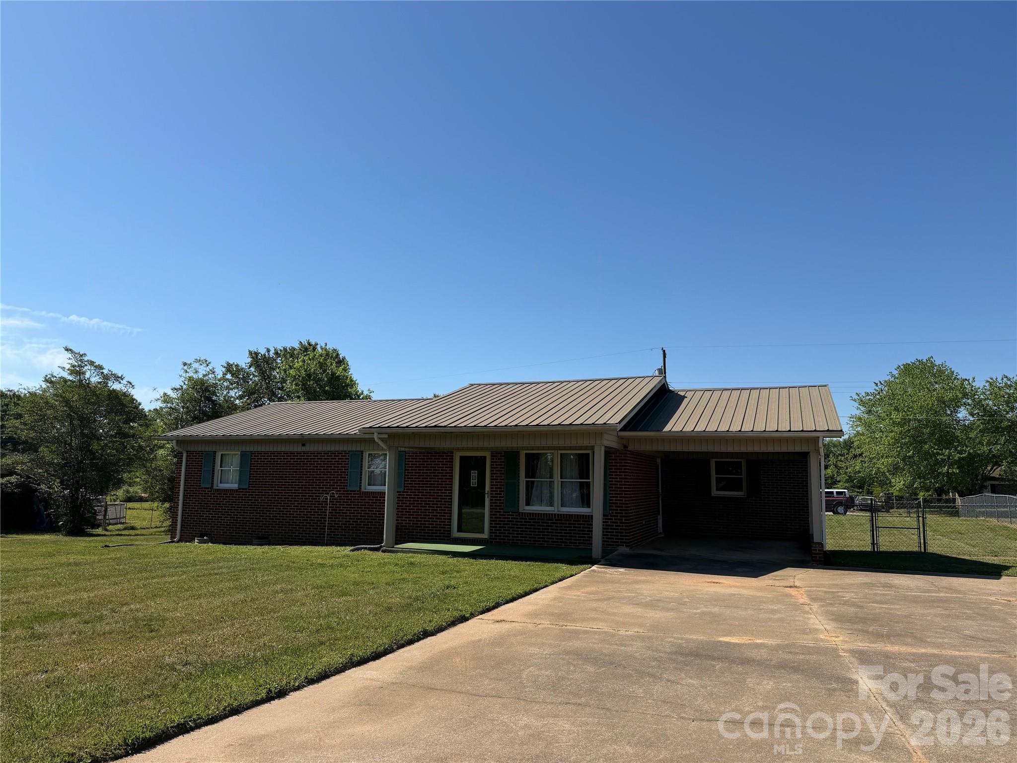372 Ferry Road — Forest City