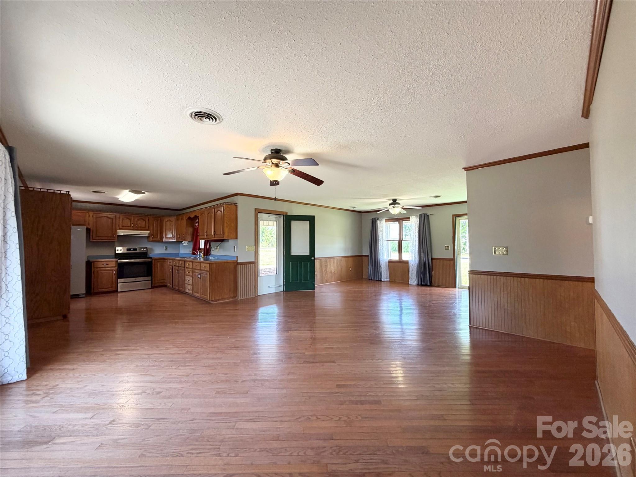 372 Ferry Road — Forest City