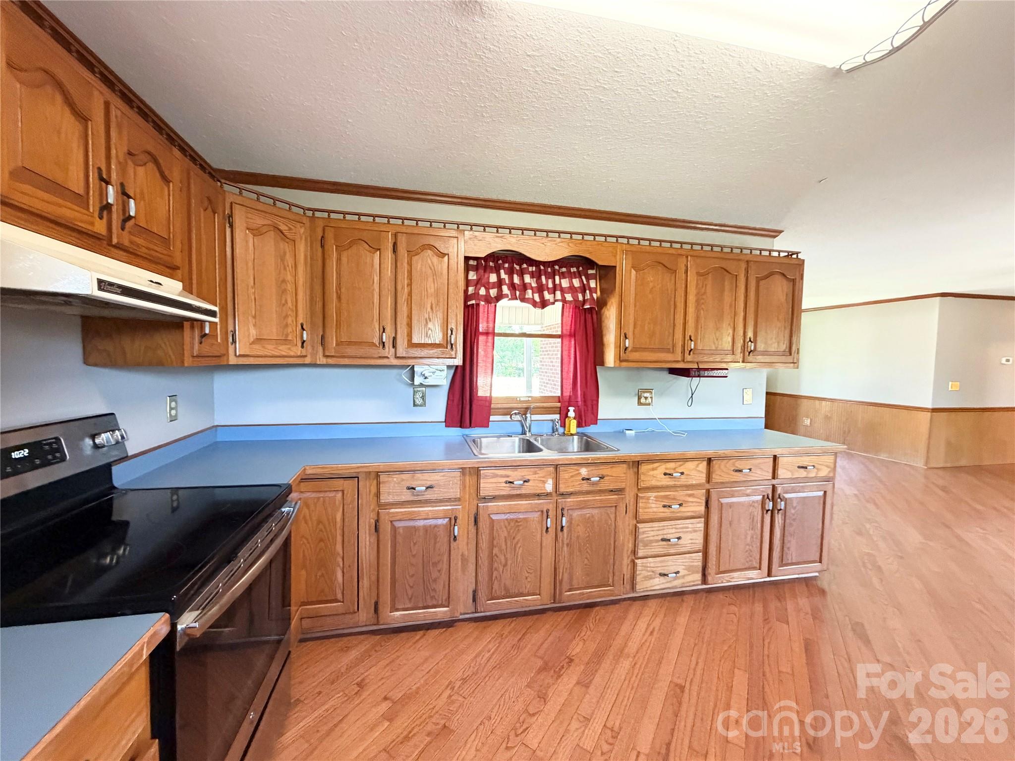 372 Ferry Road — Forest City