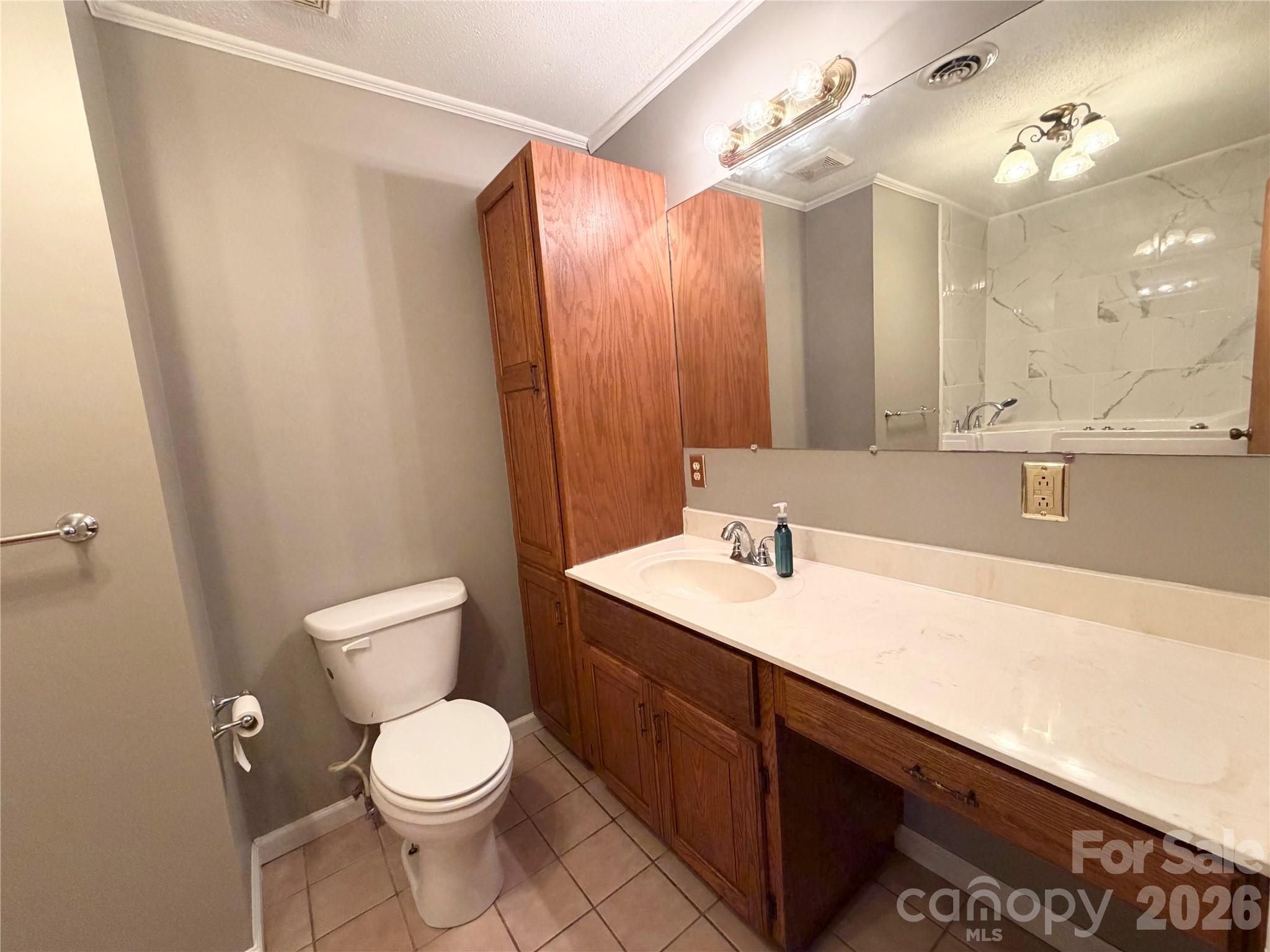 372 Ferry Road — Forest City