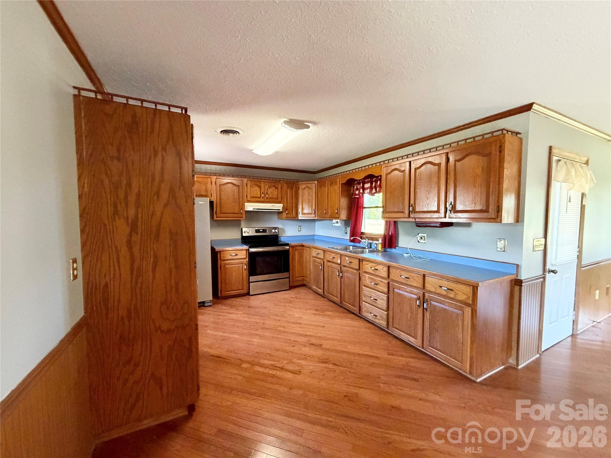 372 Ferry Road — Forest City
