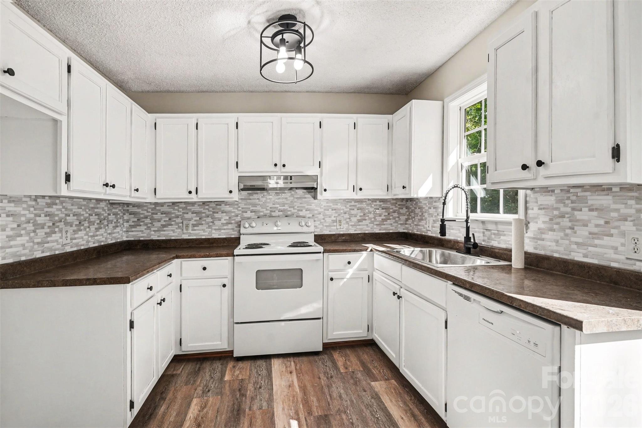 112 Ridgewood Drive — York