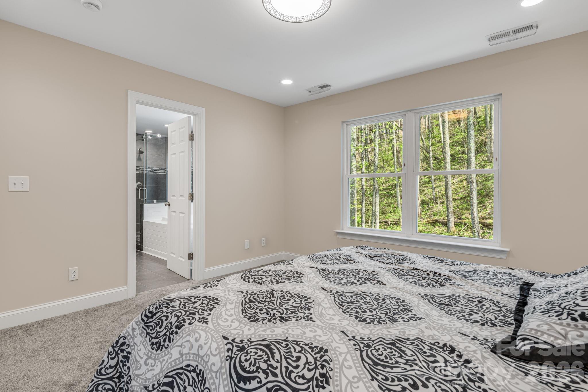35 Chesten Mountain Drive — Asheville