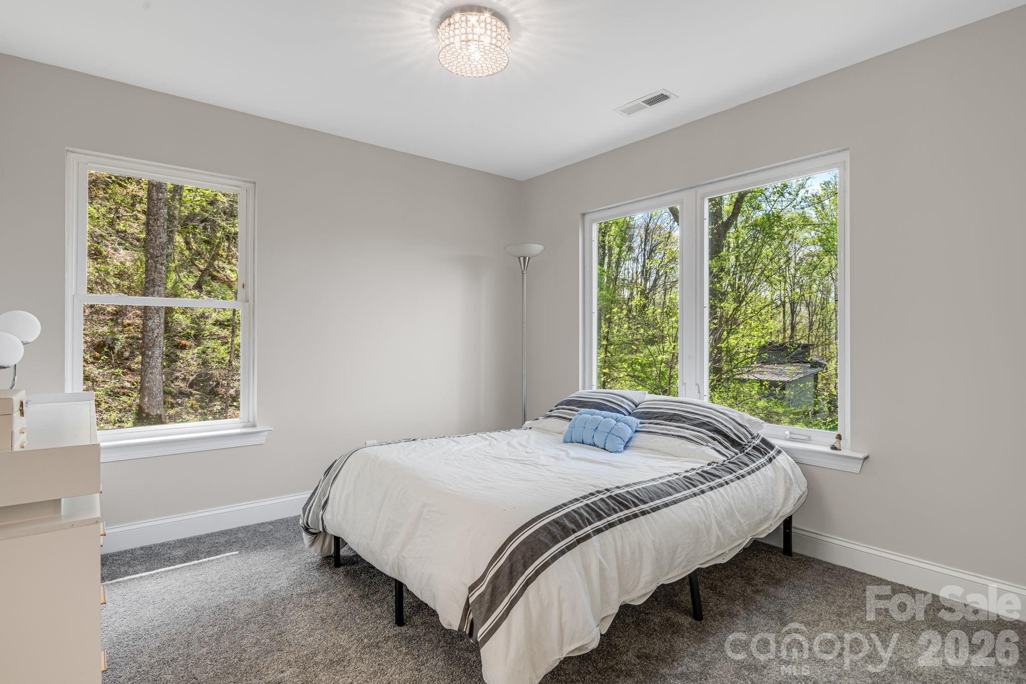 35 Chesten Mountain Drive — Asheville