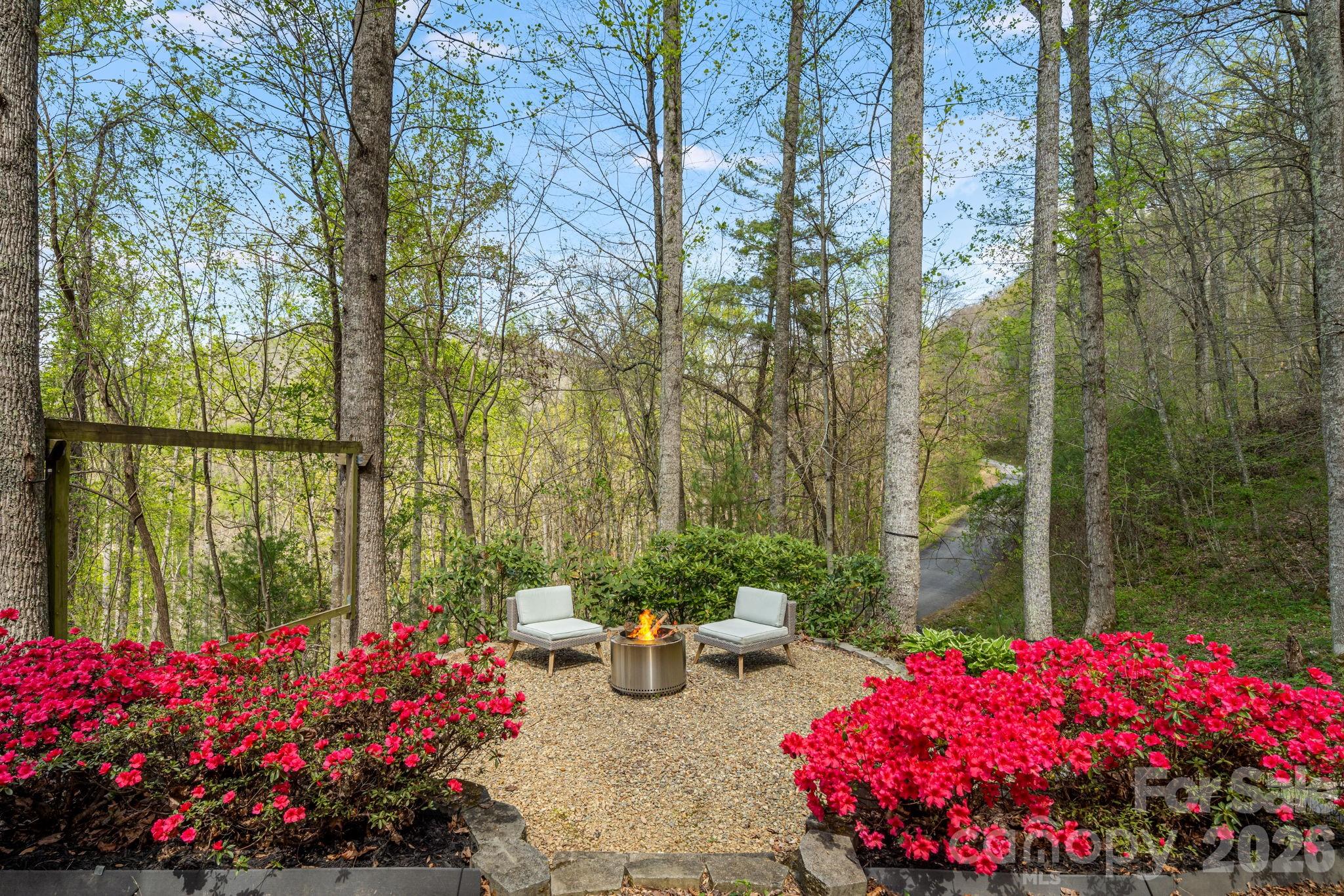 35 Chesten Mountain Drive — Asheville