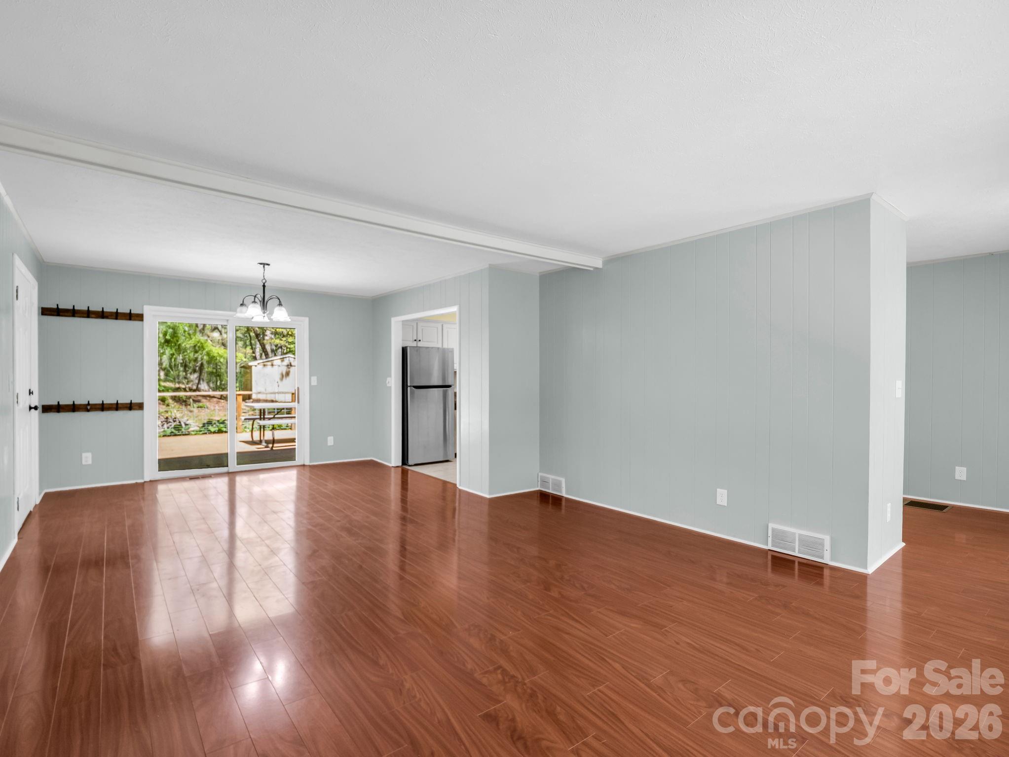 31 Firefly Lane — Saluda