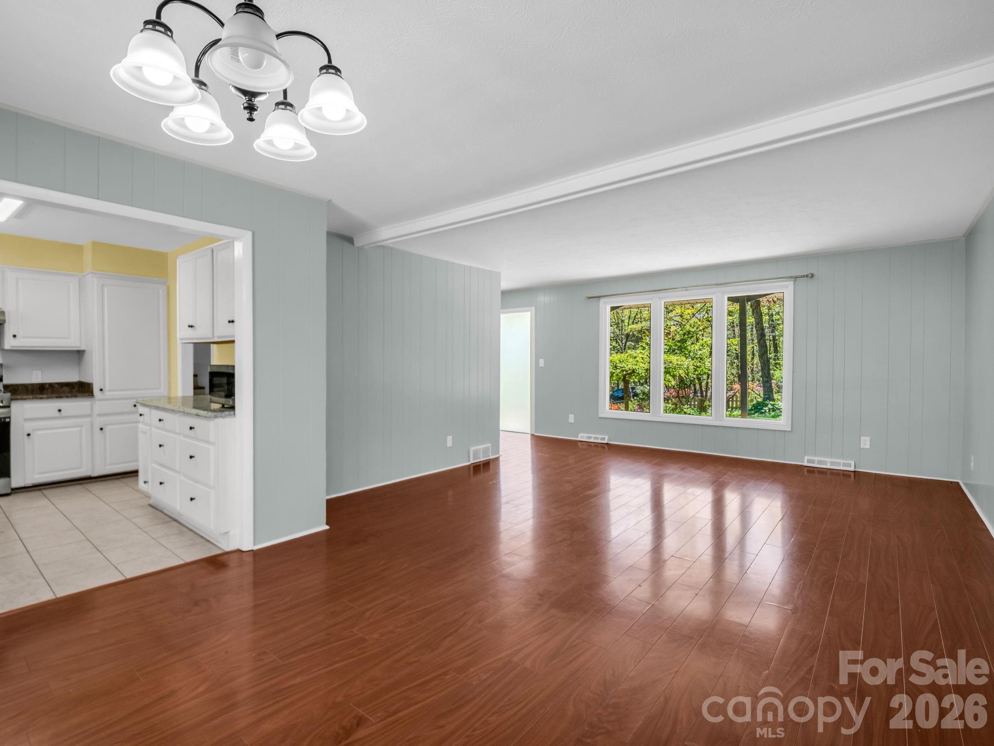 31 Firefly Lane — Saluda