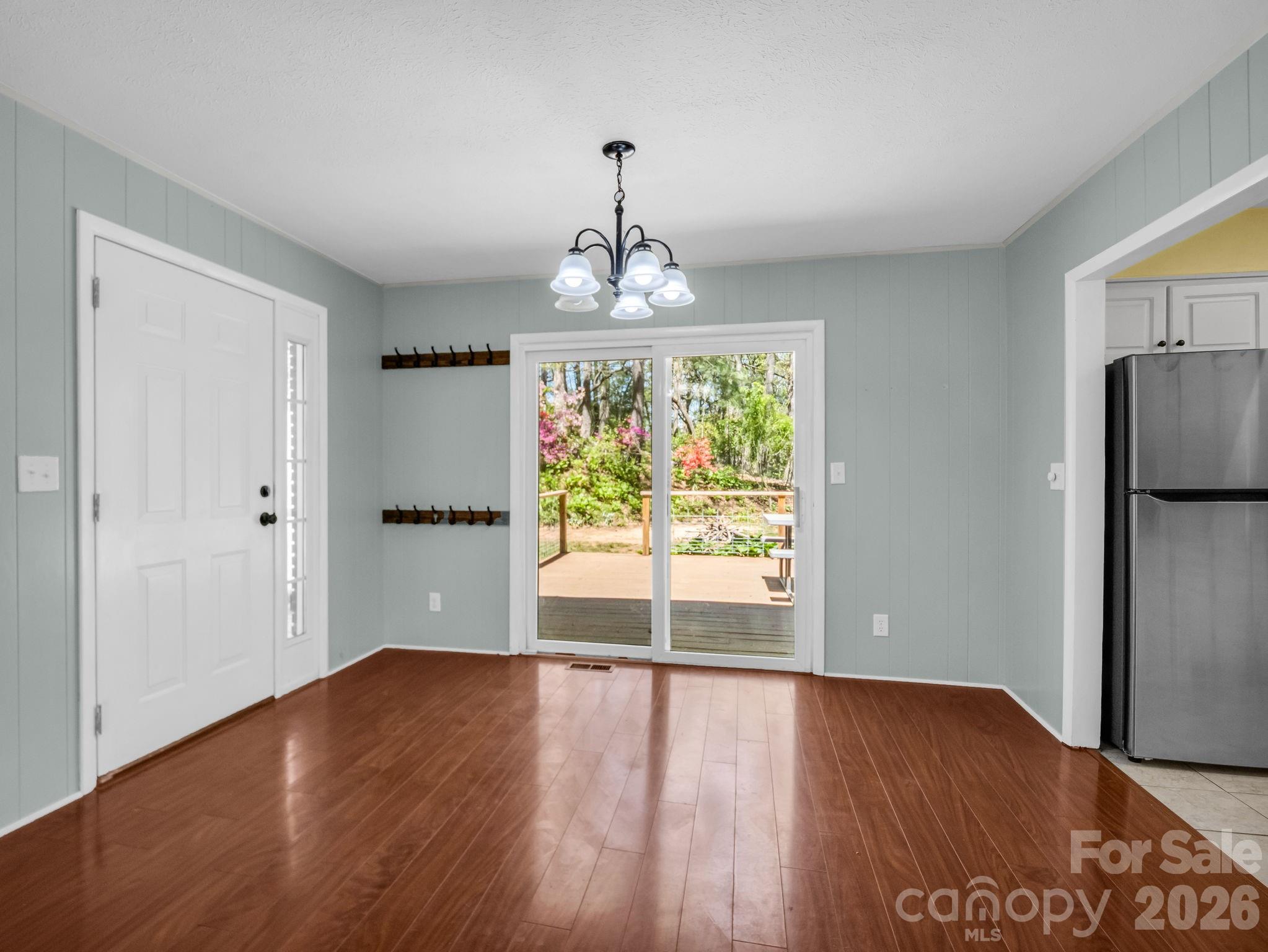 31 Firefly Lane — Saluda