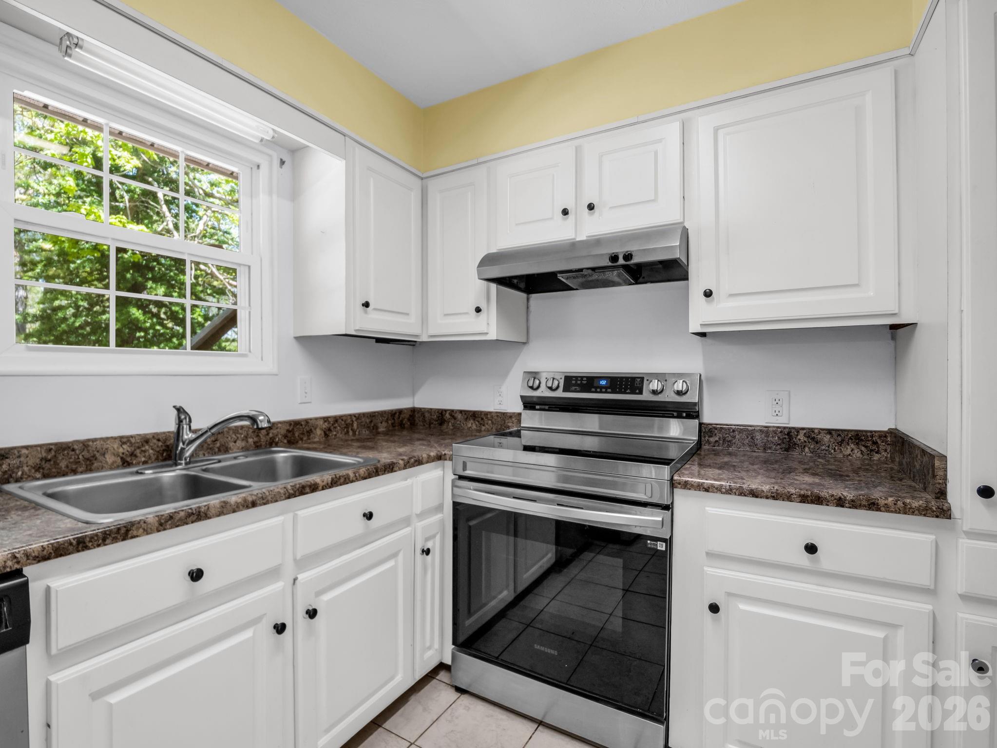 31 Firefly Lane — Saluda