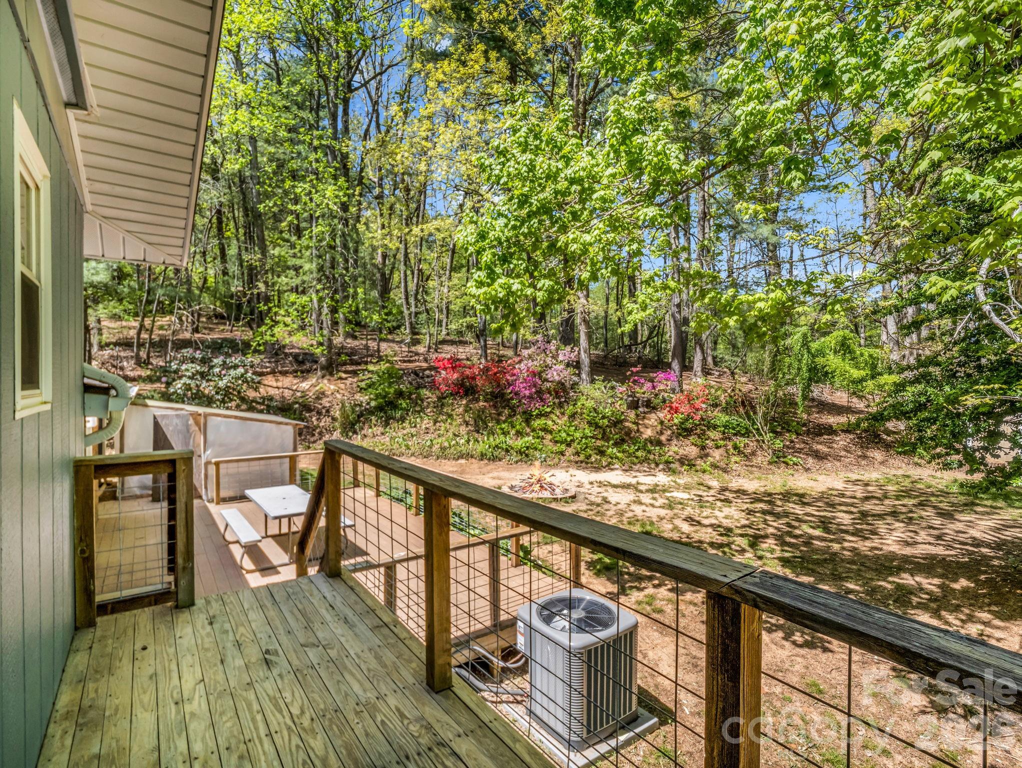 31 Firefly Lane — Saluda