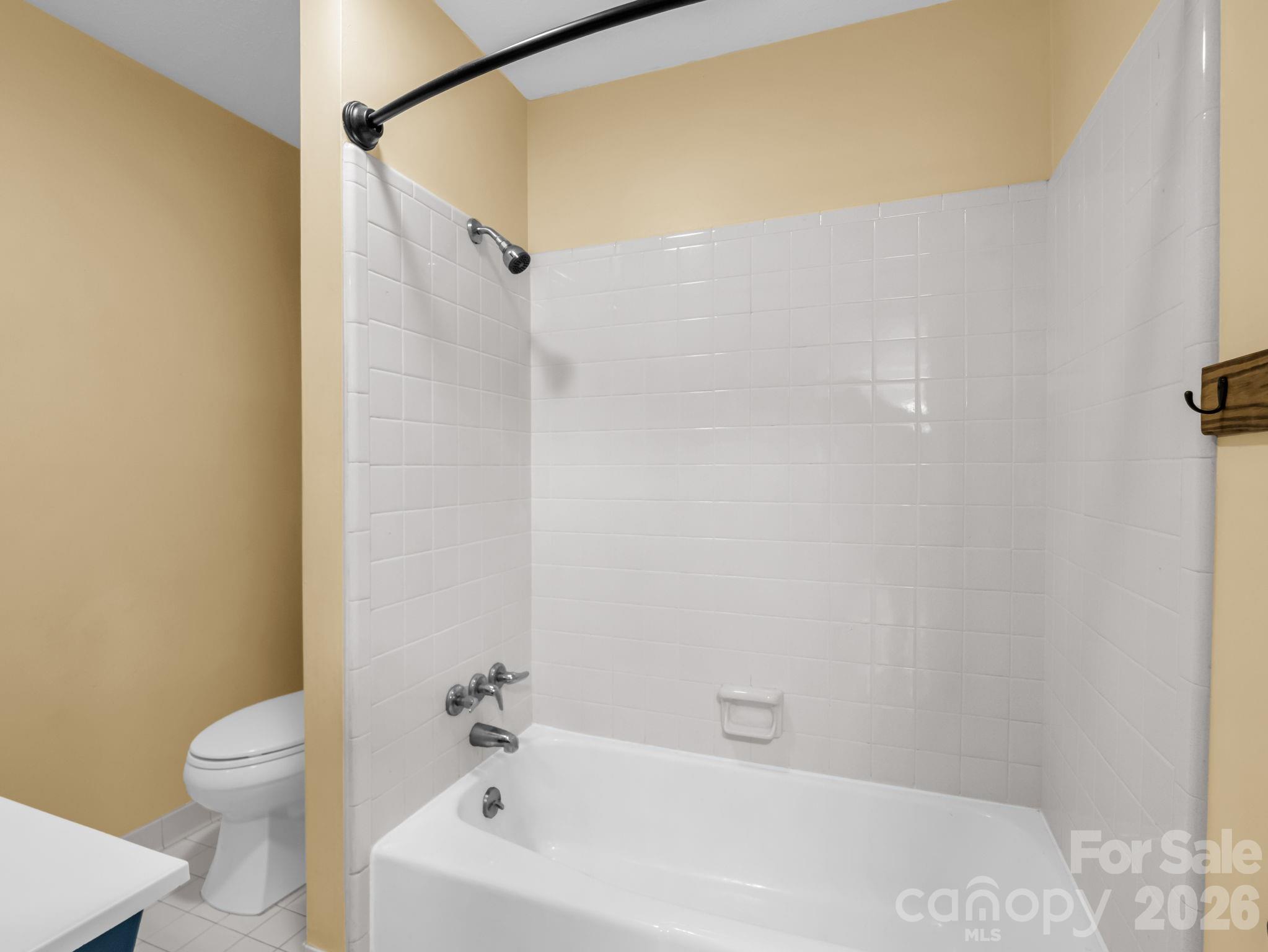 31 Firefly Lane — Saluda