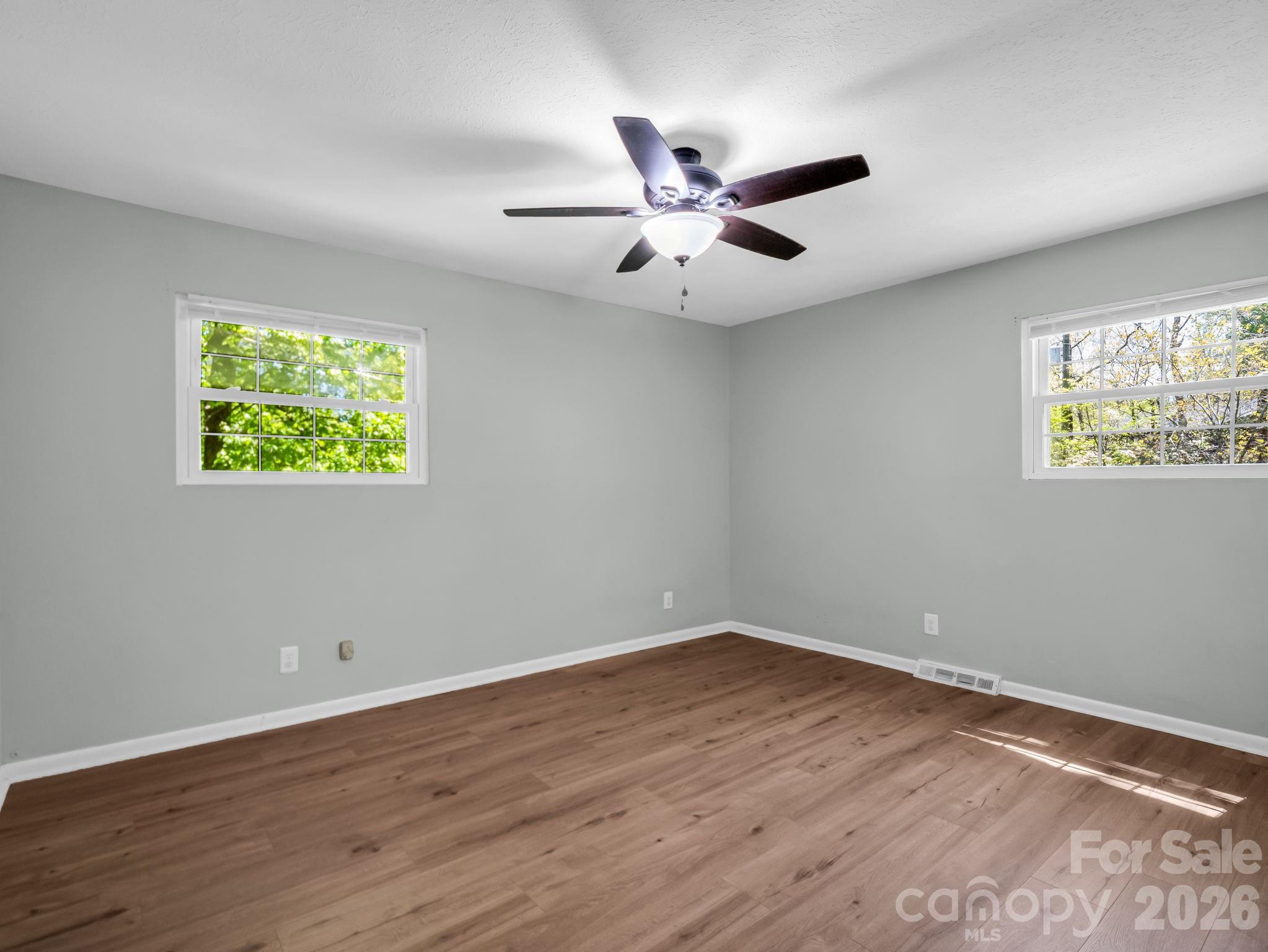 31 Firefly Lane — Saluda
