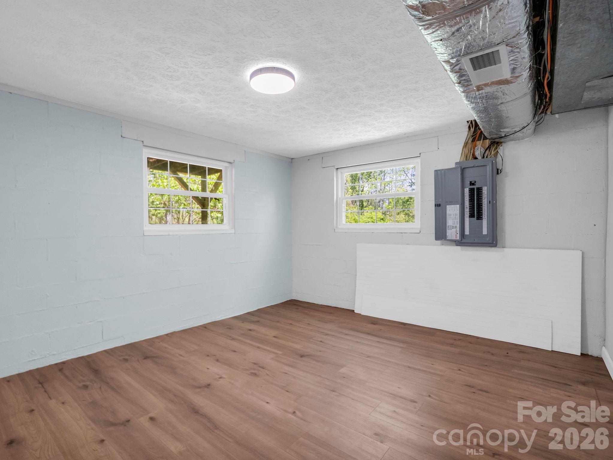 31 Firefly Lane — Saluda