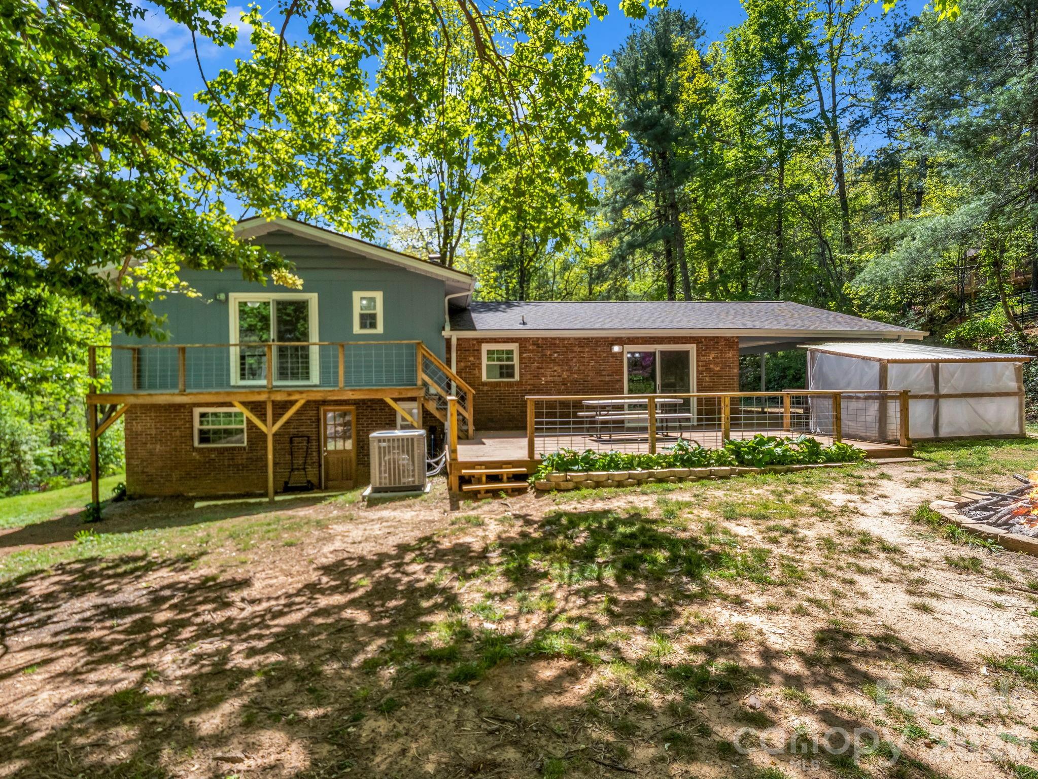 31 Firefly Lane — Saluda
