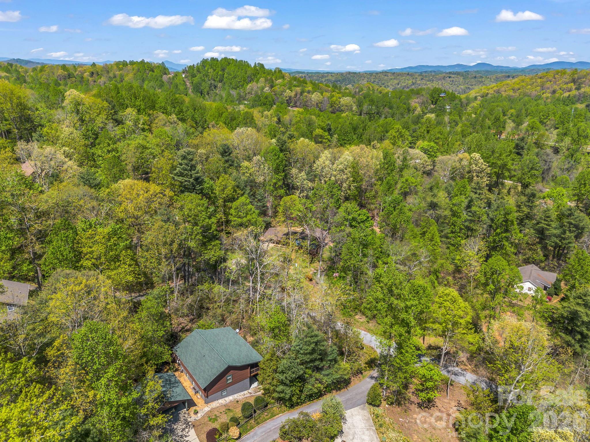 31 Firefly Lane — Saluda