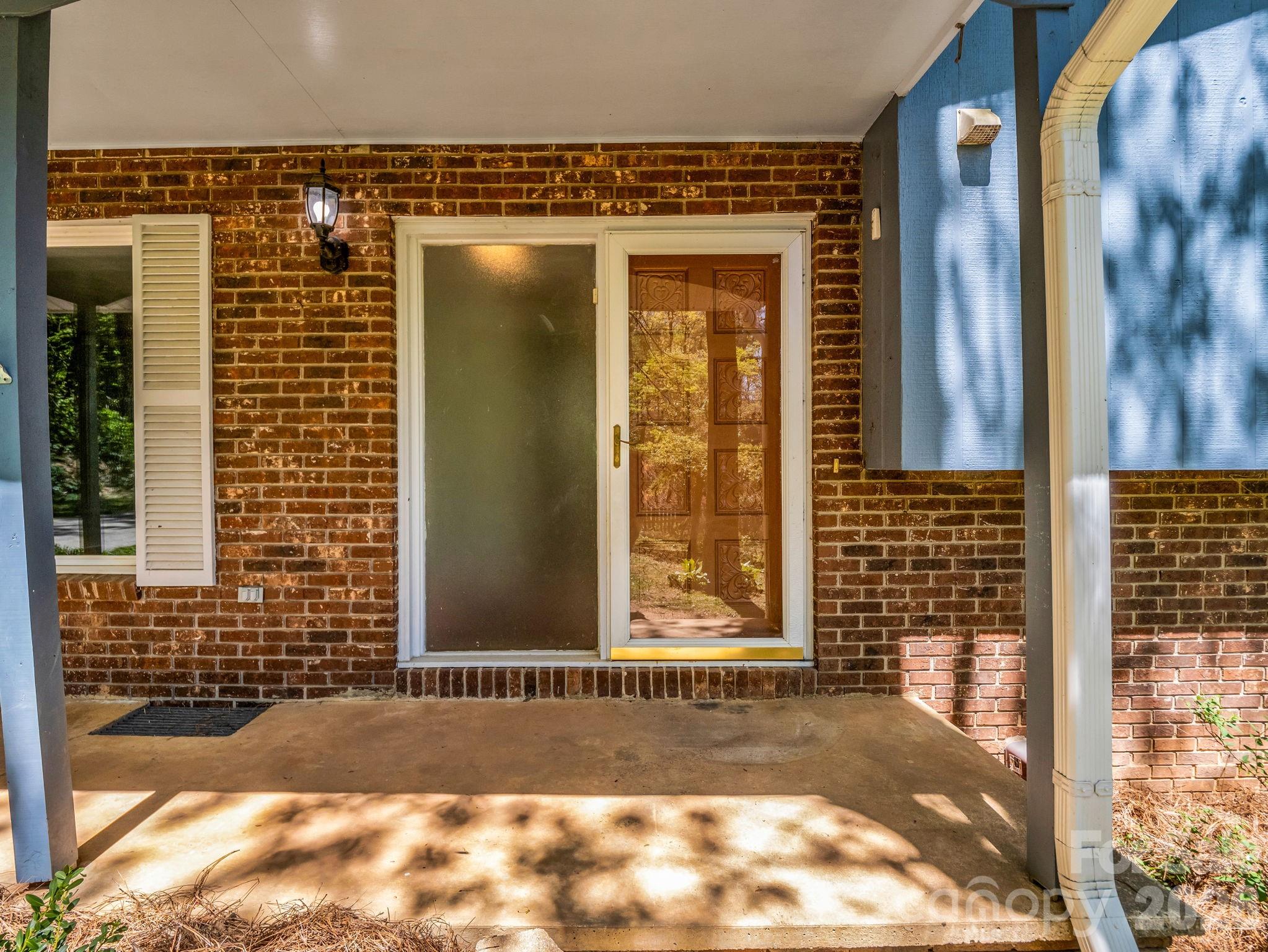 31 Firefly Lane — Saluda