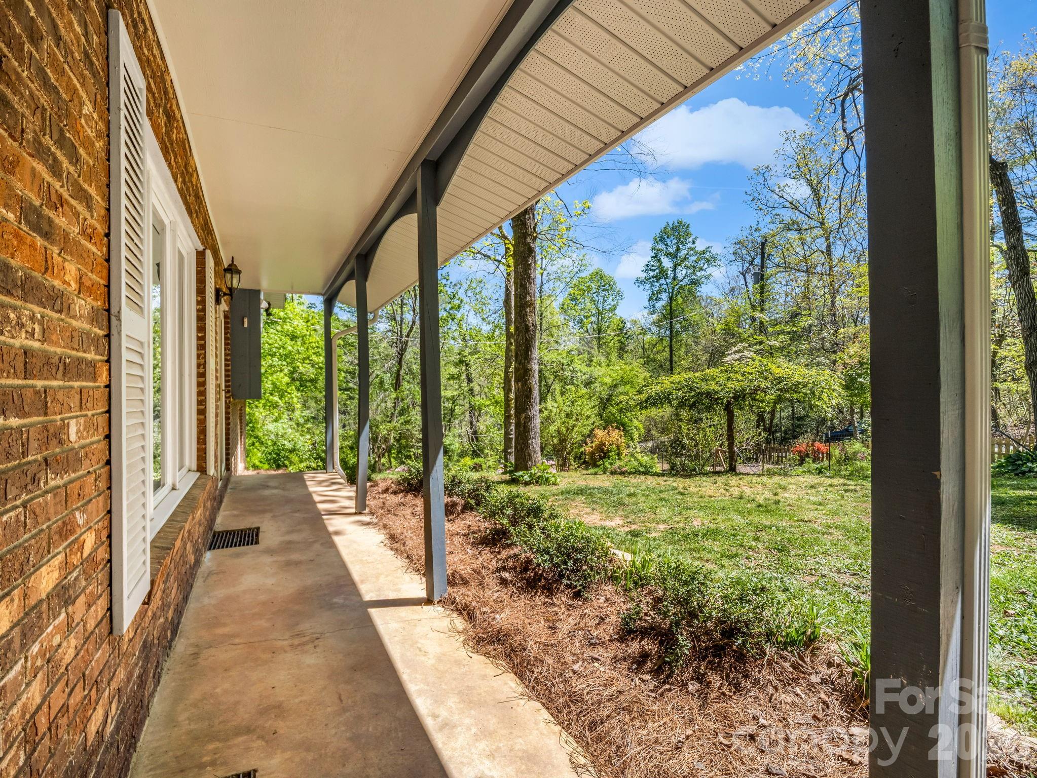 31 Firefly Lane — Saluda