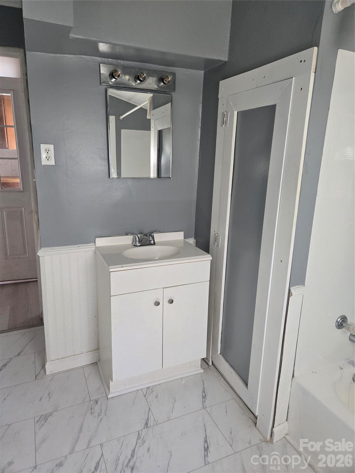 207 S Caldwell Avenue — Newton
