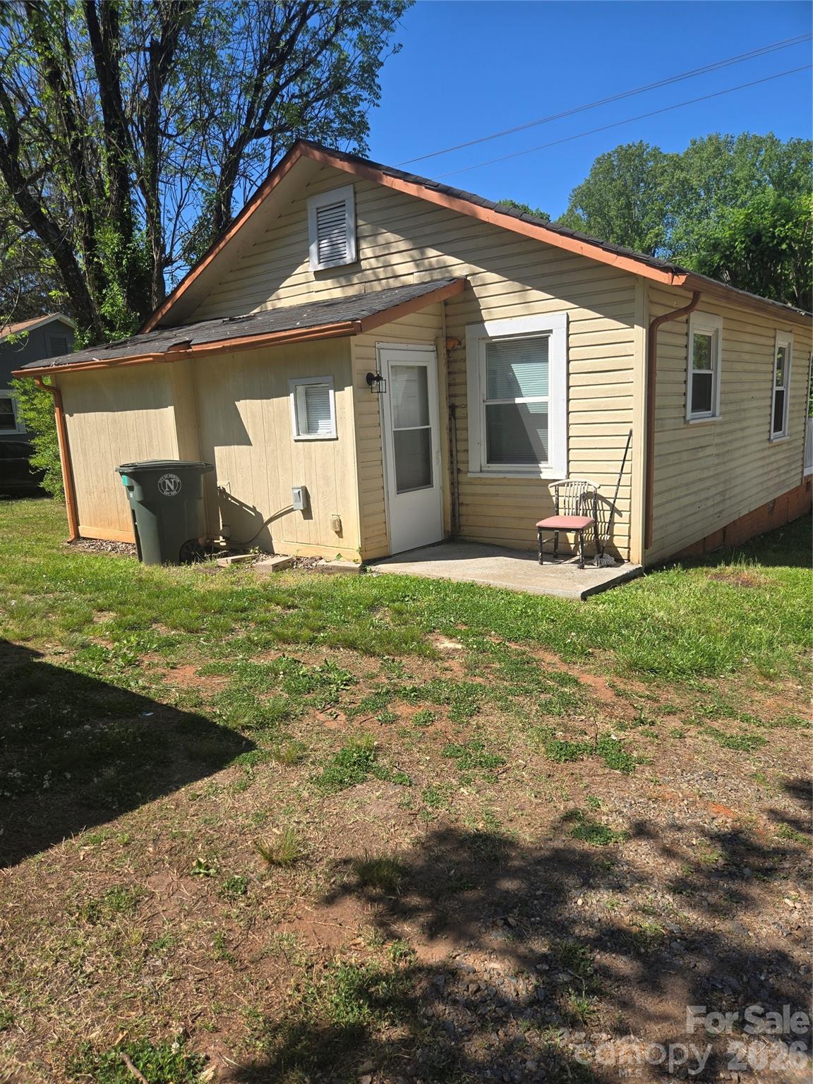 207 S Caldwell Avenue — Newton