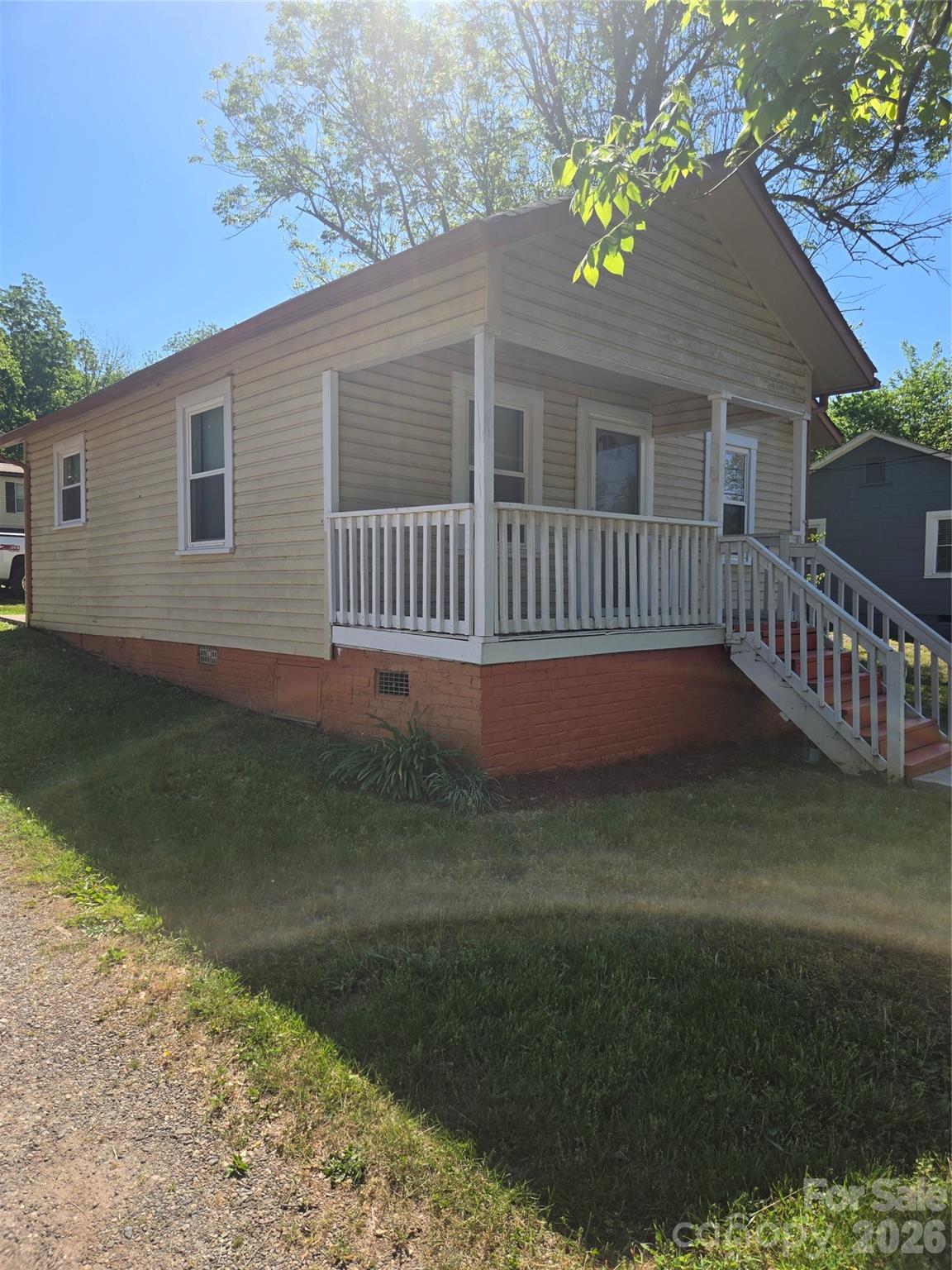 207 S Caldwell Avenue — Newton