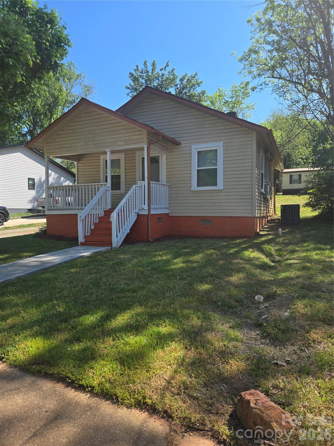 207 S Caldwell Avenue — Newton
