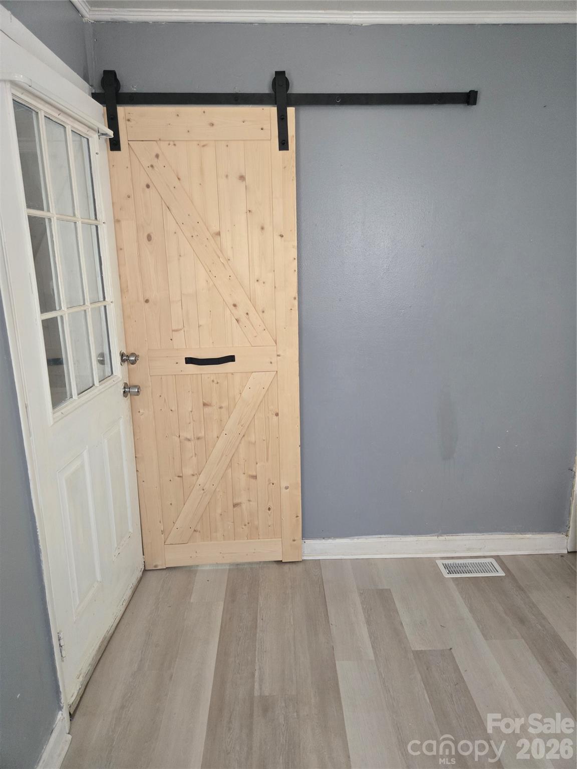 207 S Caldwell Avenue — Newton