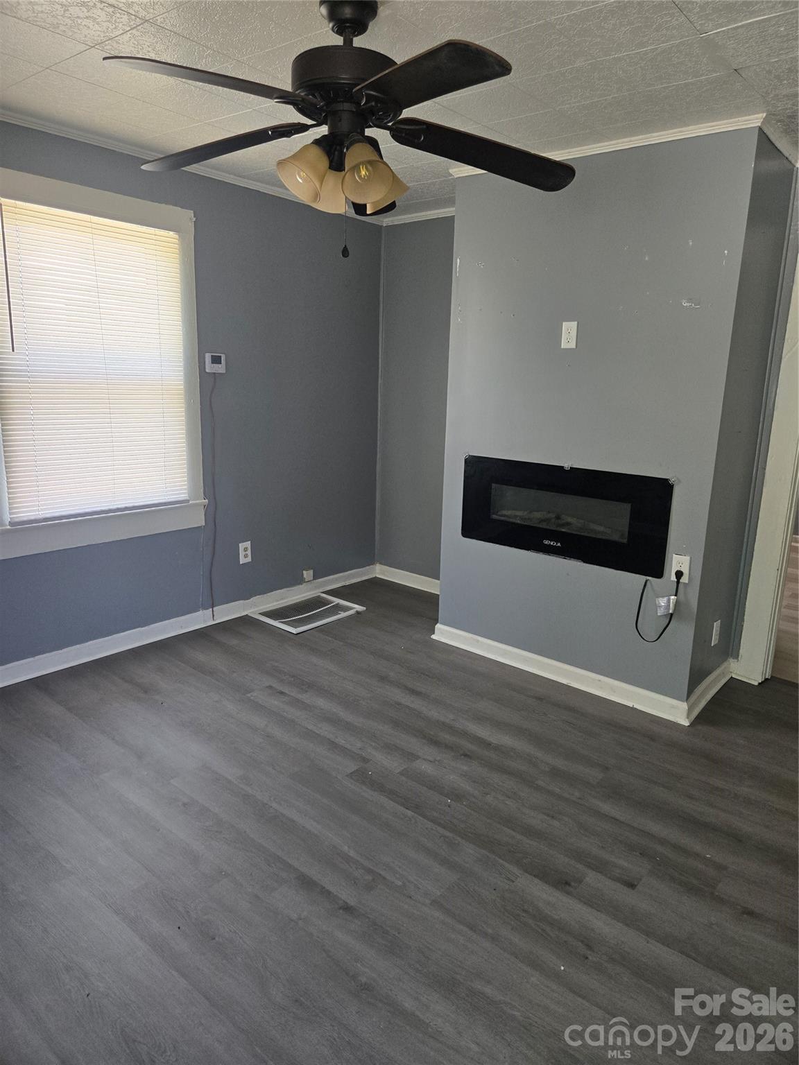 207 S Caldwell Avenue — Newton