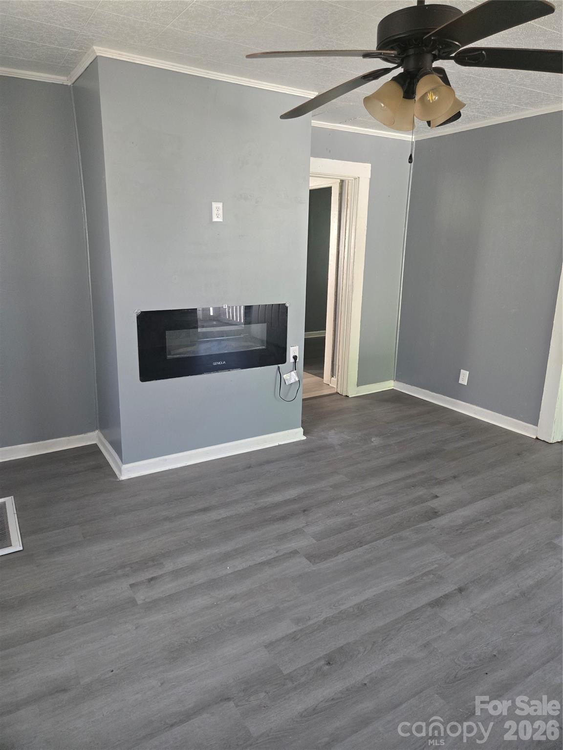 207 S Caldwell Avenue — Newton
